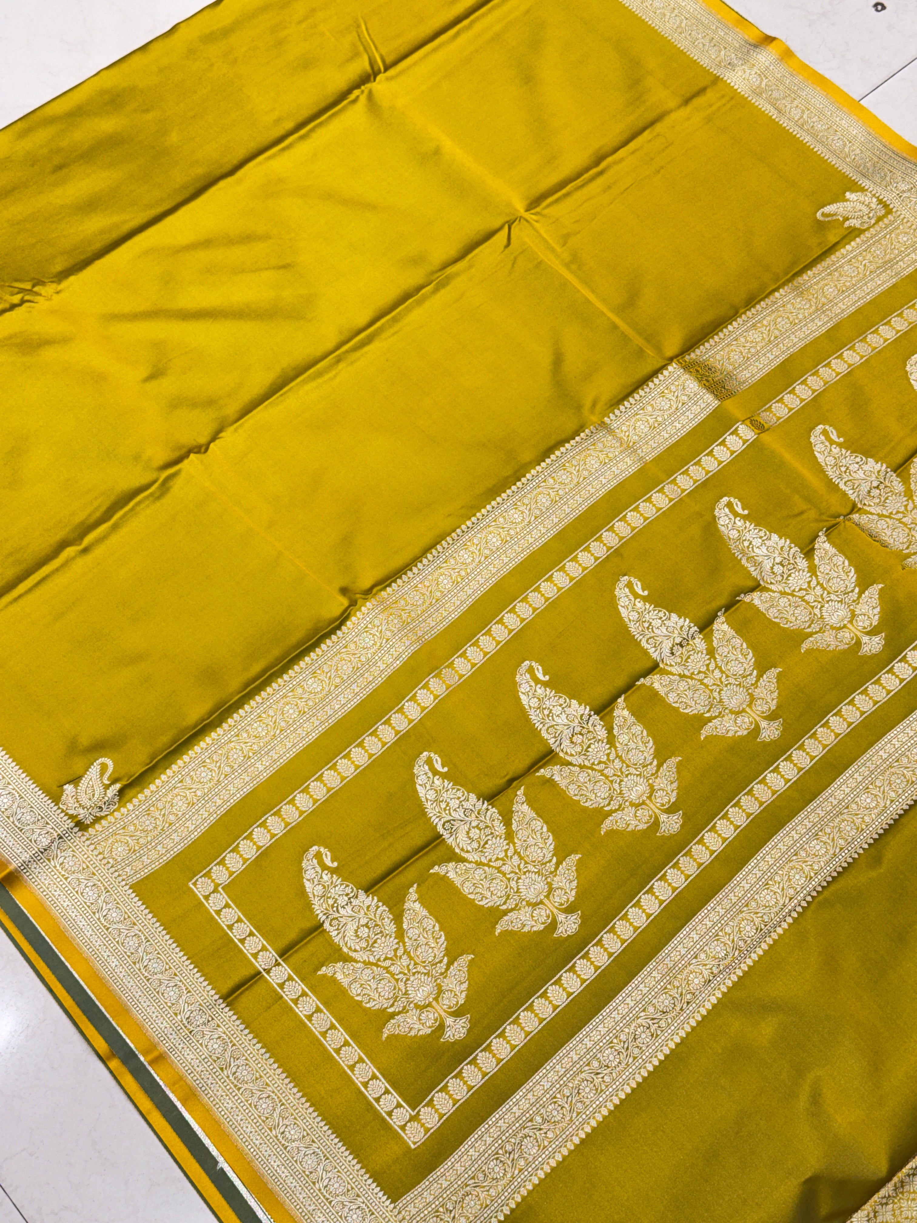 Lime Green Banarasi Silk Plain Small Border Saree