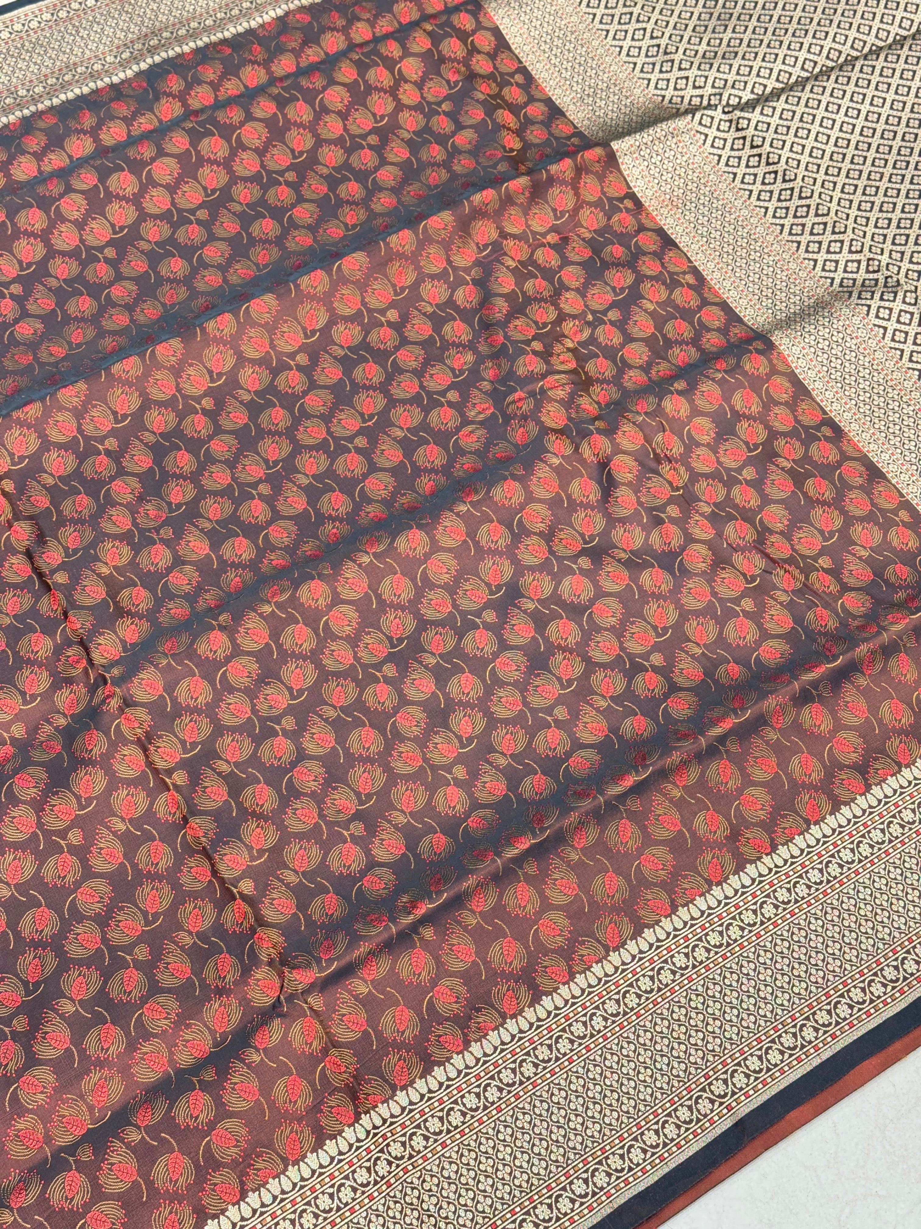 Contemporary Banarasi Mushru Contrast Resham Saree