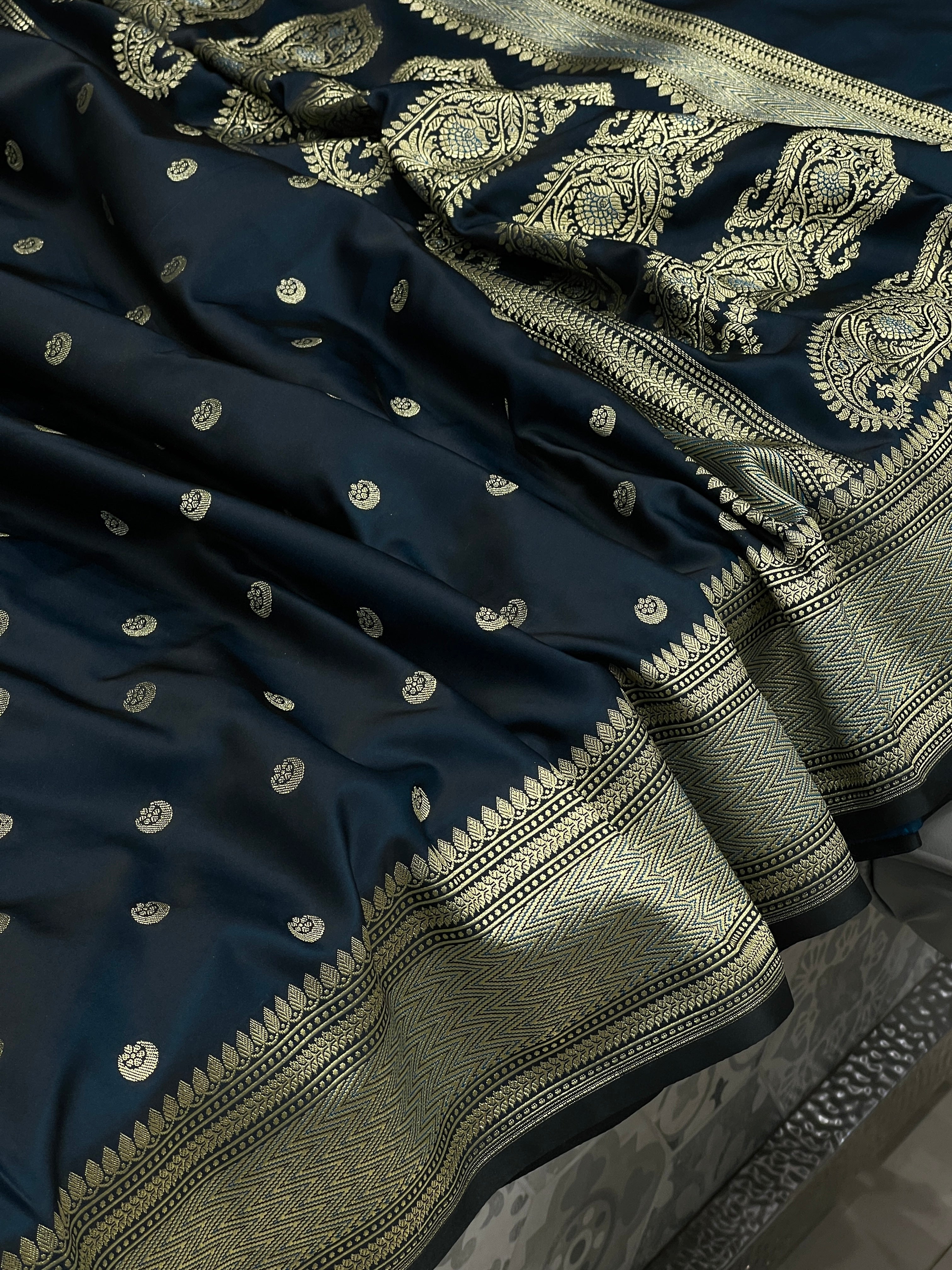 Blackish Blue Small Chand Butti Saree