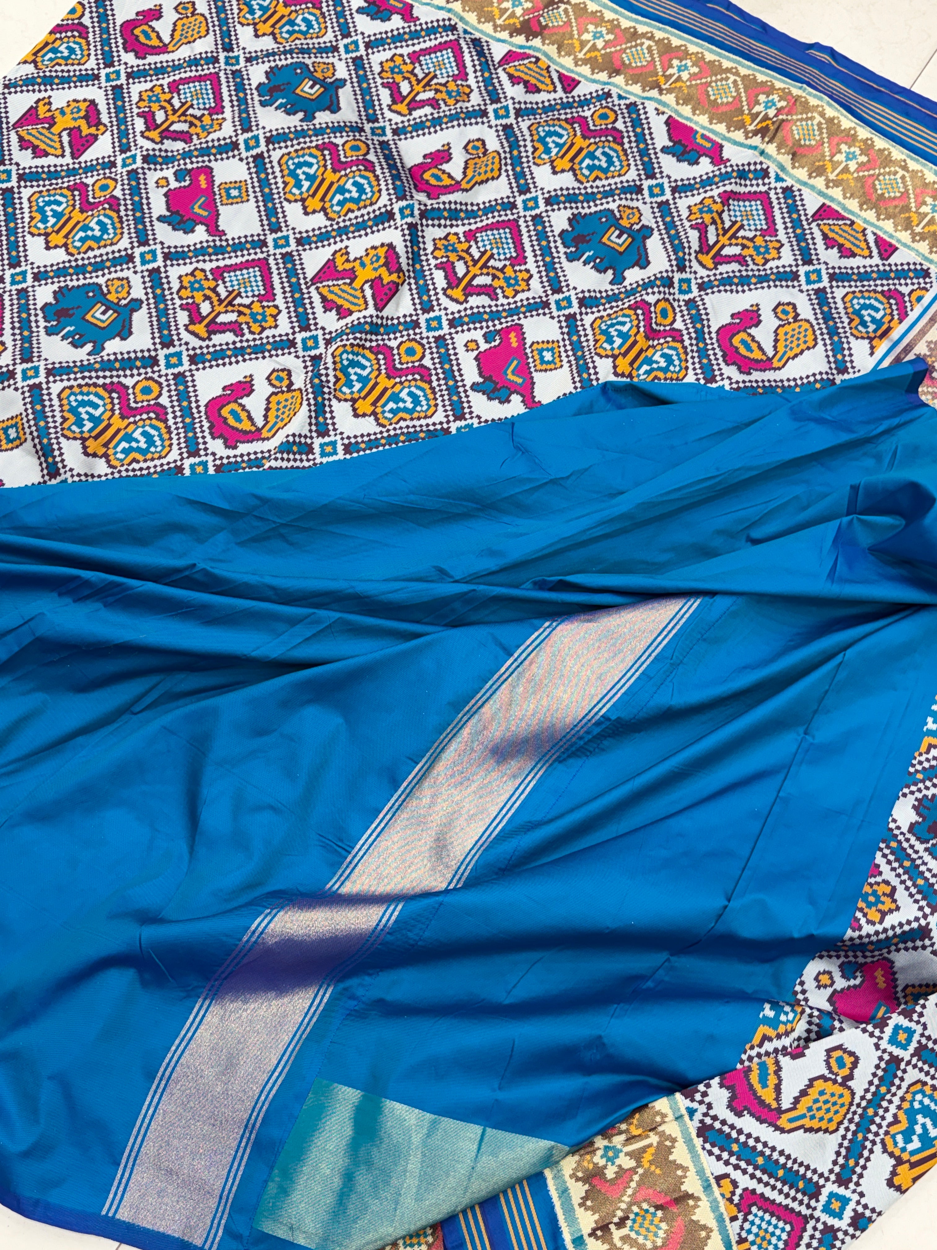 White Blue 5 Figure Chabdi Semi Silk Weaved Patan Patola Saree