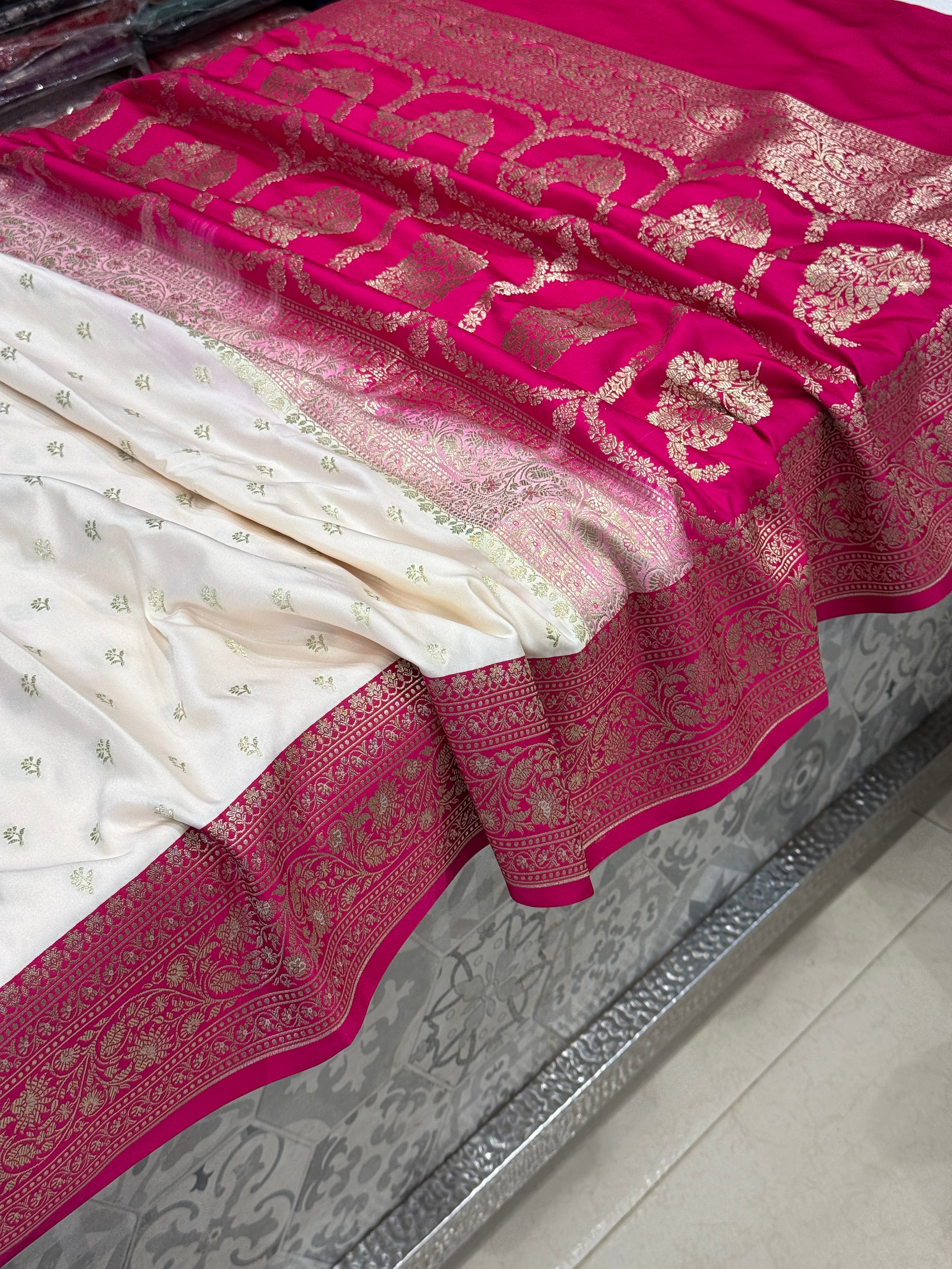 Moti White Rani Pallu Banarasi Buttis Saree