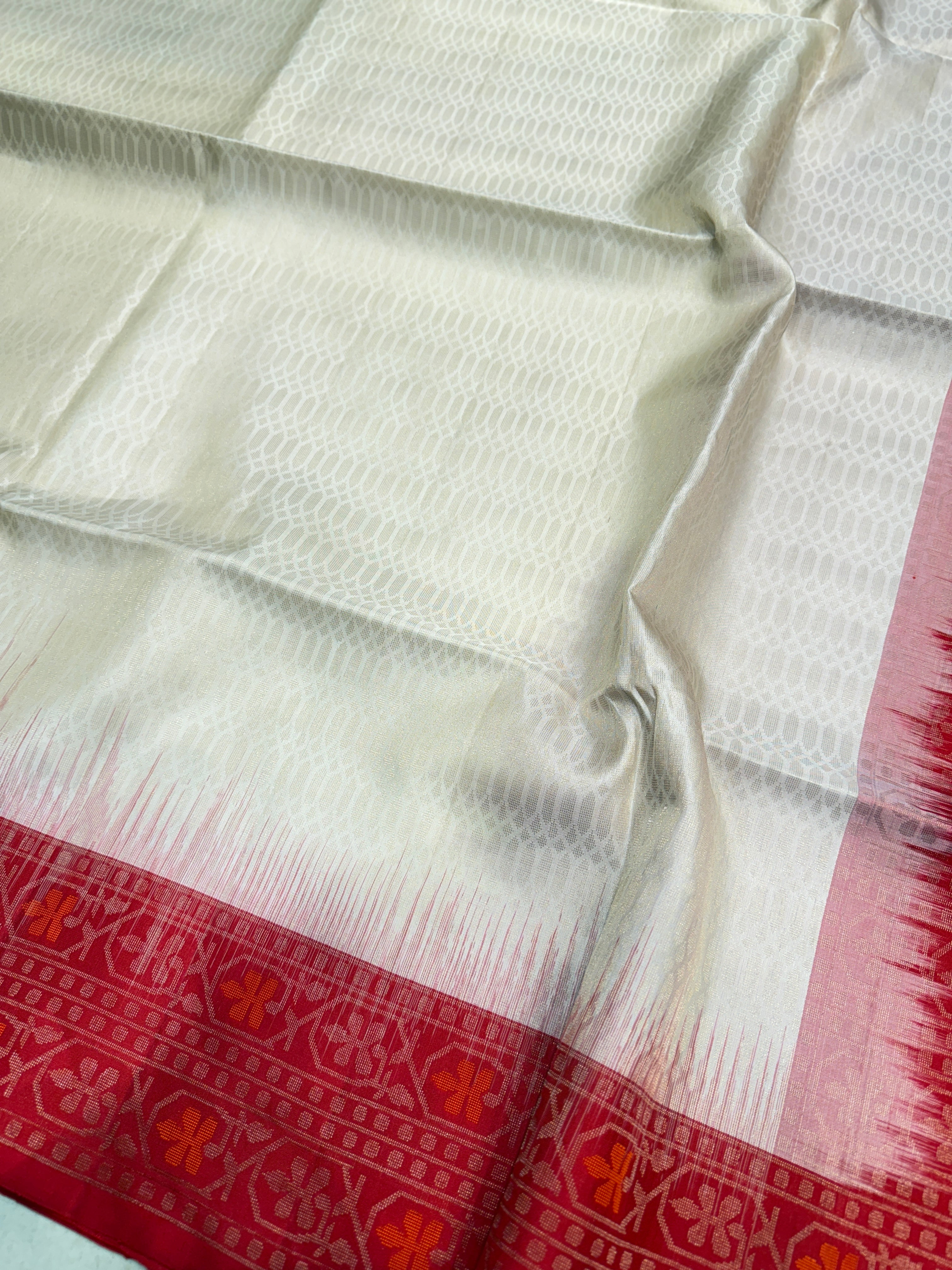 Moti White Red Butta Pallu Contemporary Handloom Kanchipuram Pure Silk Saree