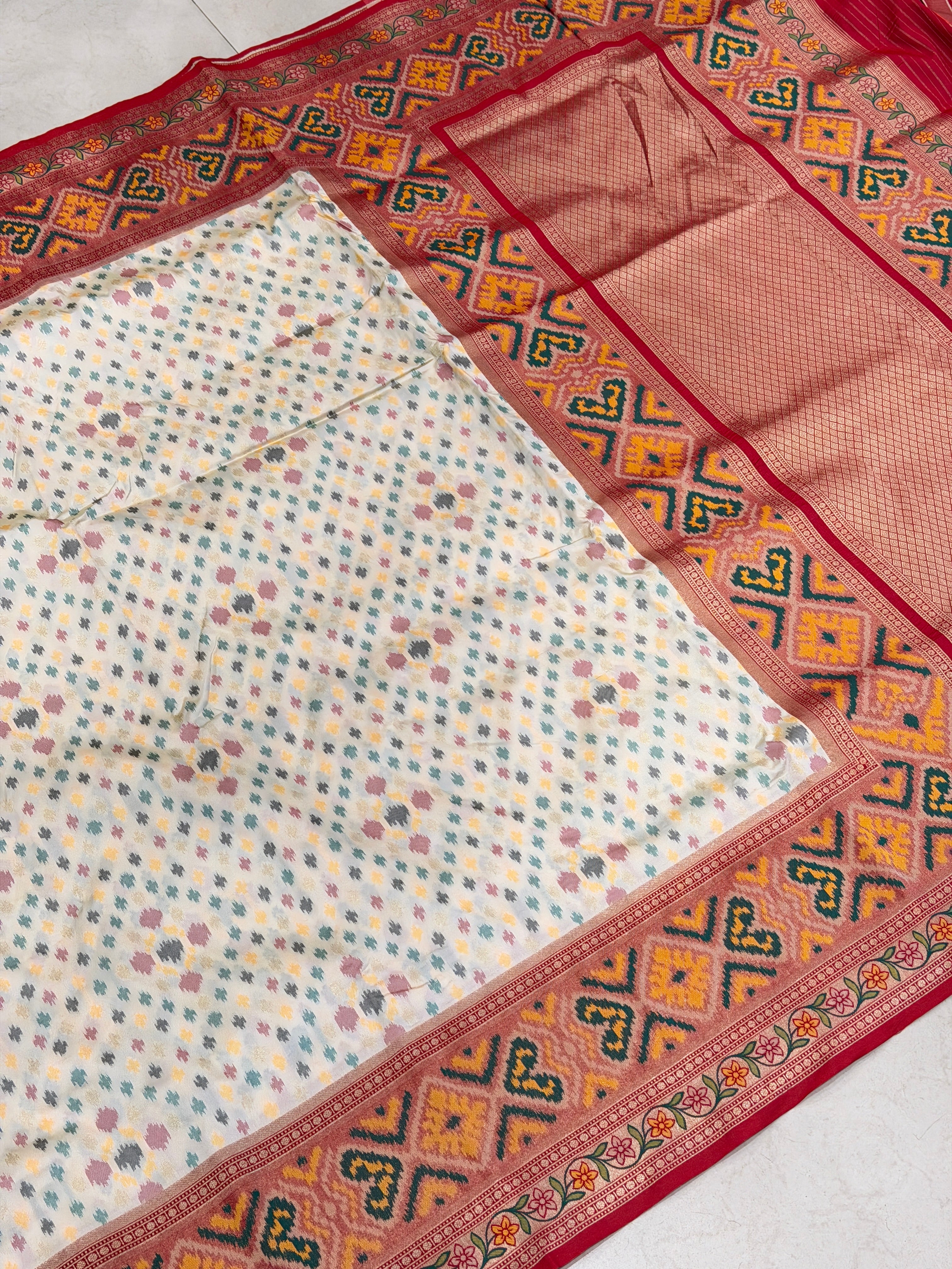 Moti White Red Ikat Patola Banarasi Weaved Small Jaal Saree