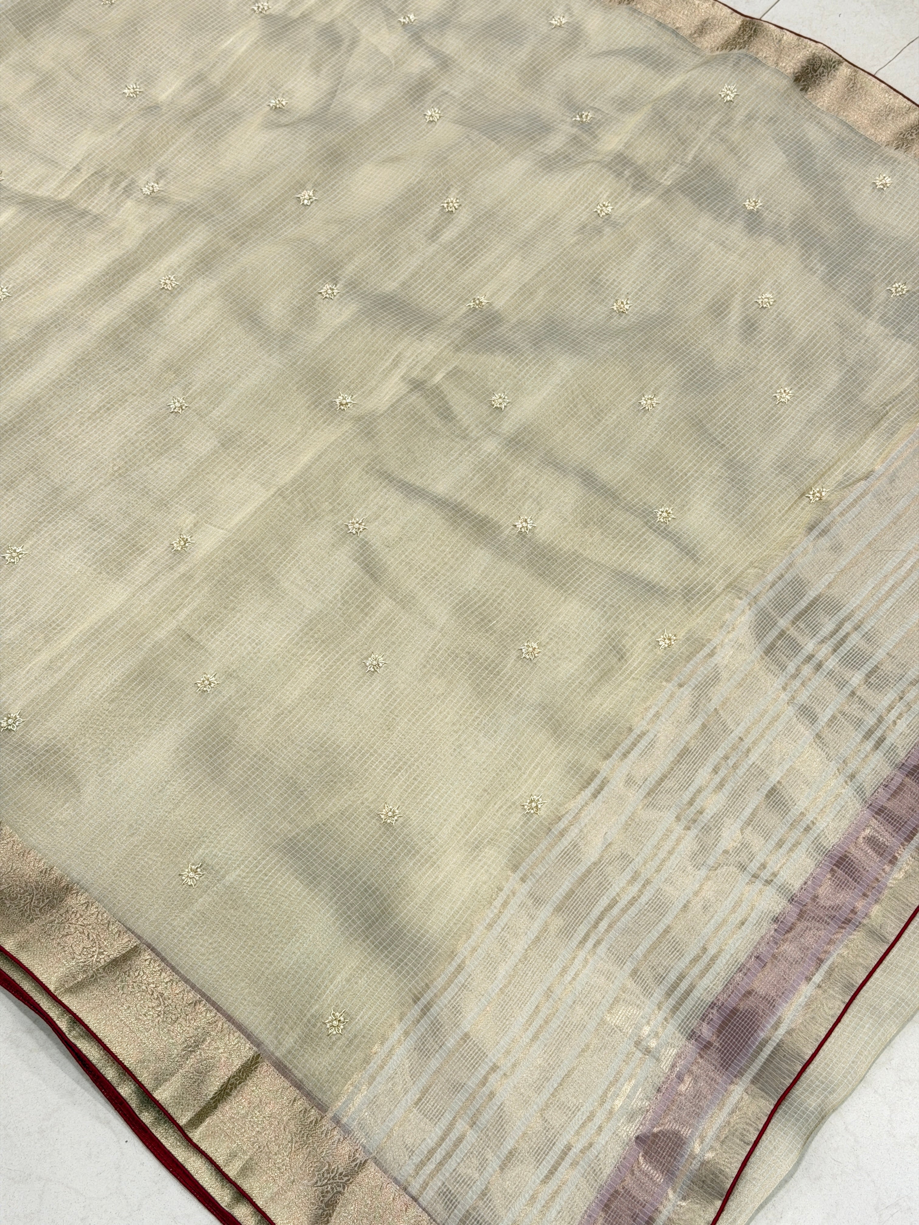 Soft Tissue Sitara Buttis Contrast Blouse Saree