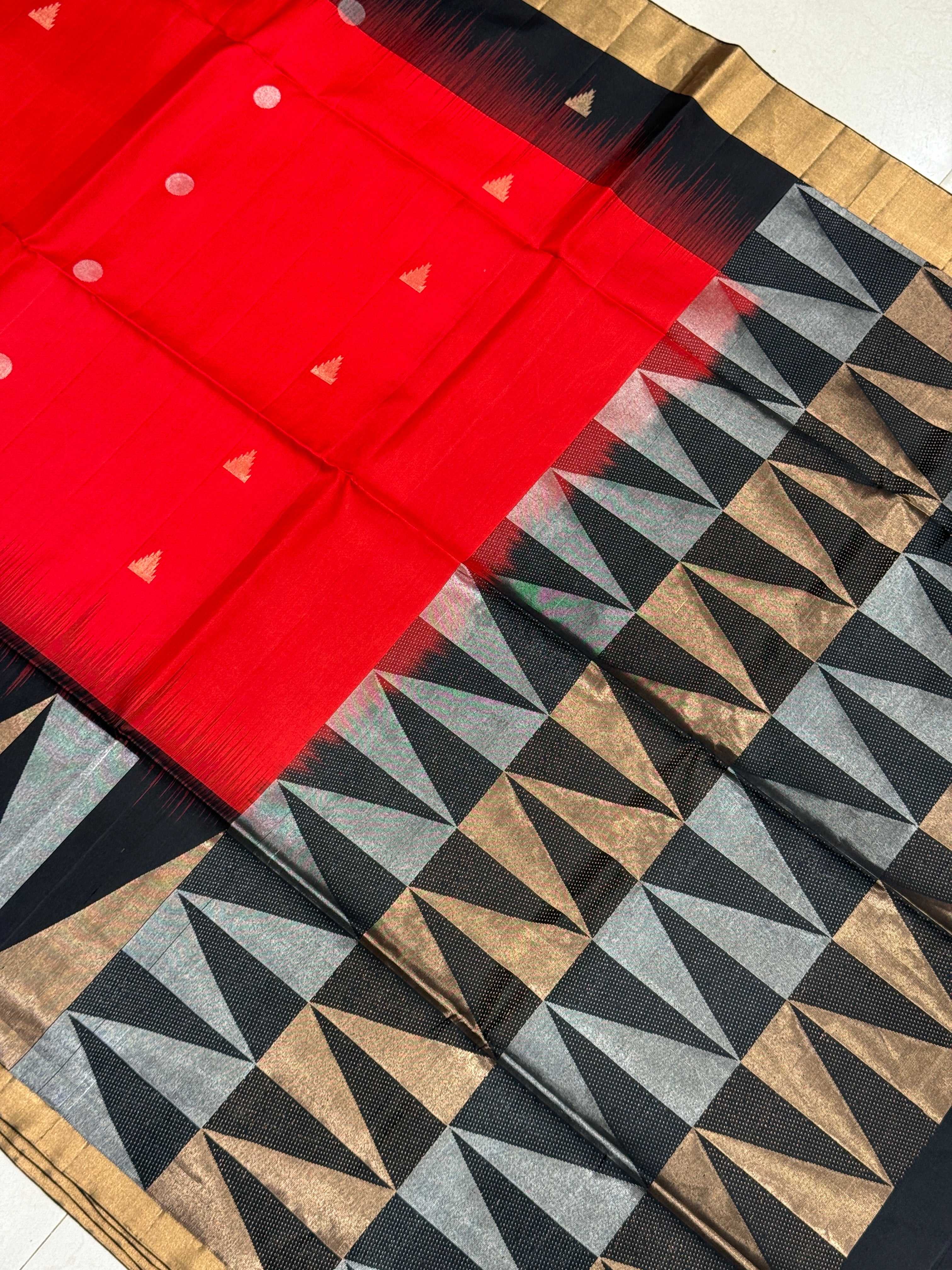 Black Red Contemporary Geometric Handloom Kanchipuram Pure Silk Saree