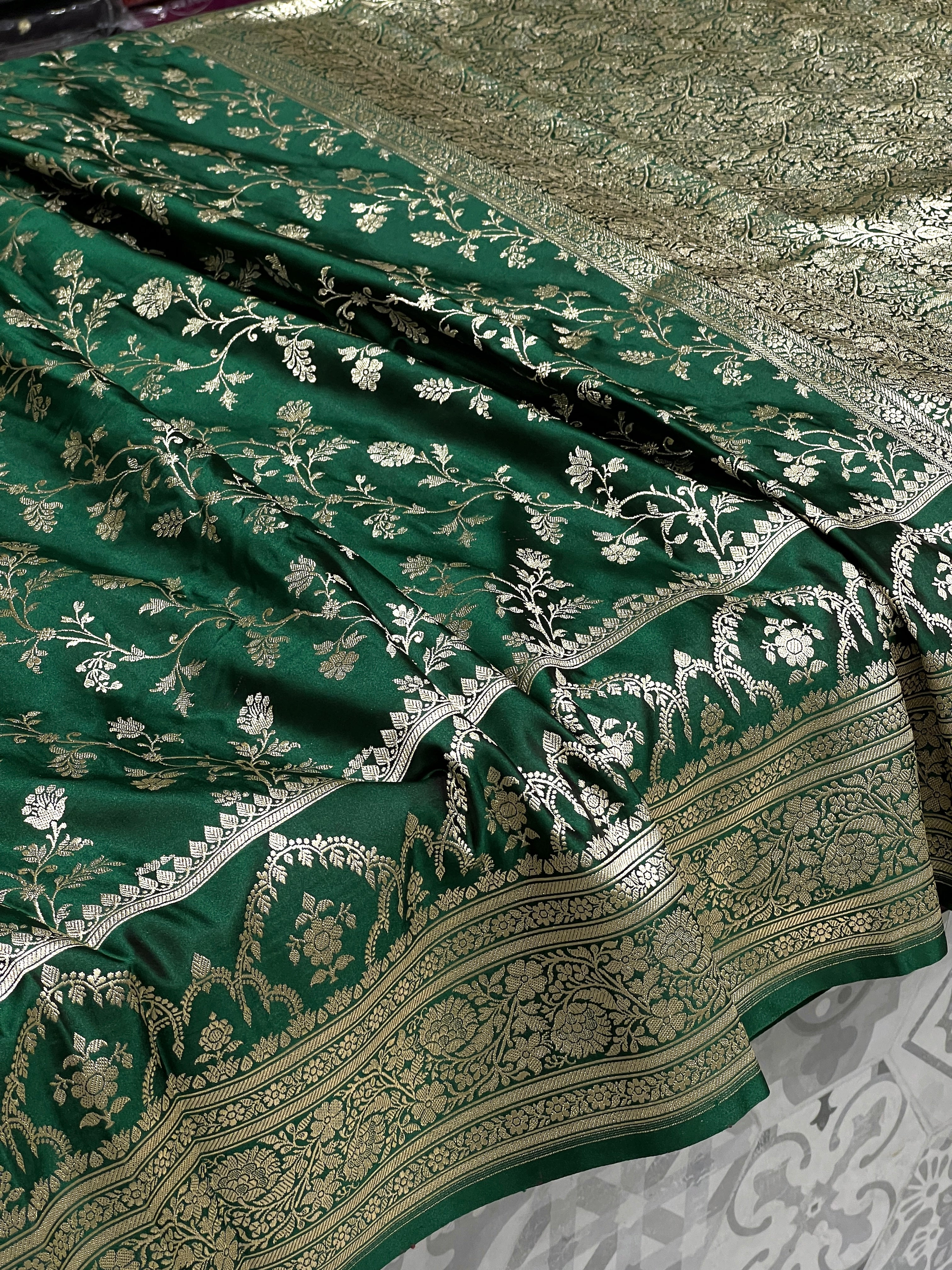 Bottle Green Banarasi Silk Crown Border Saree