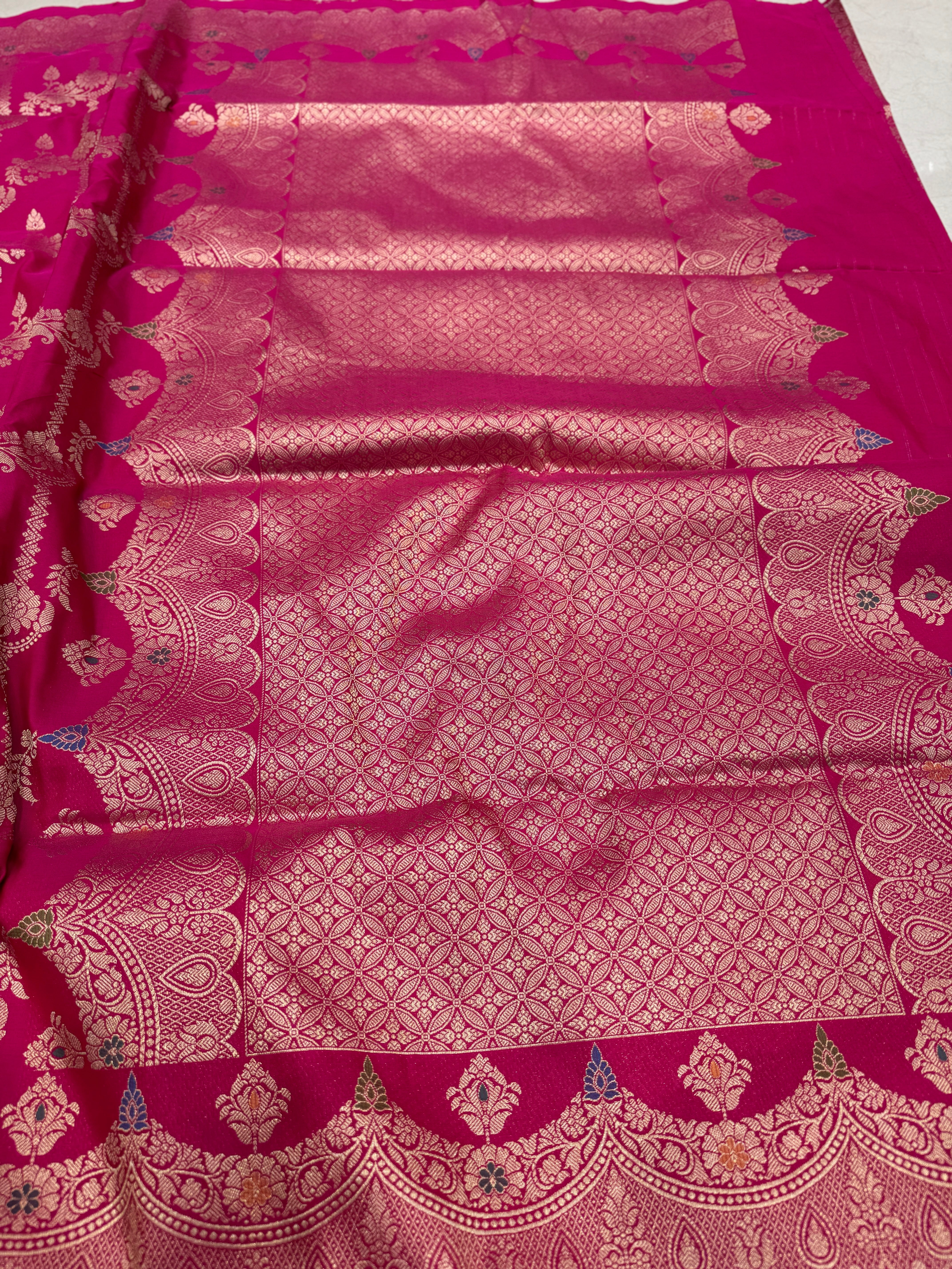 Rani Pink Banarasi Silk Meenakari Scallop Border Weaved Saree