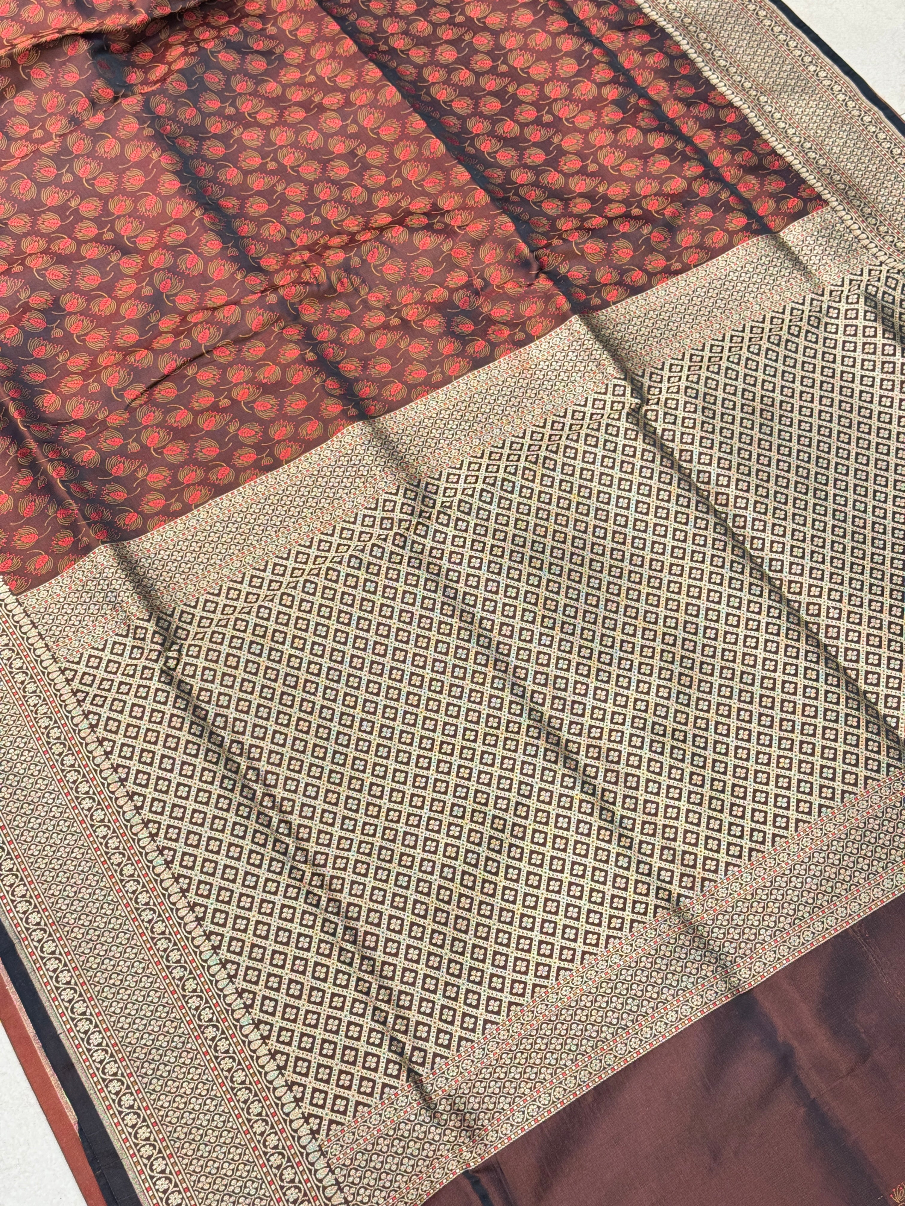 Contemporary Banarasi Mushru Contrast Resham Saree