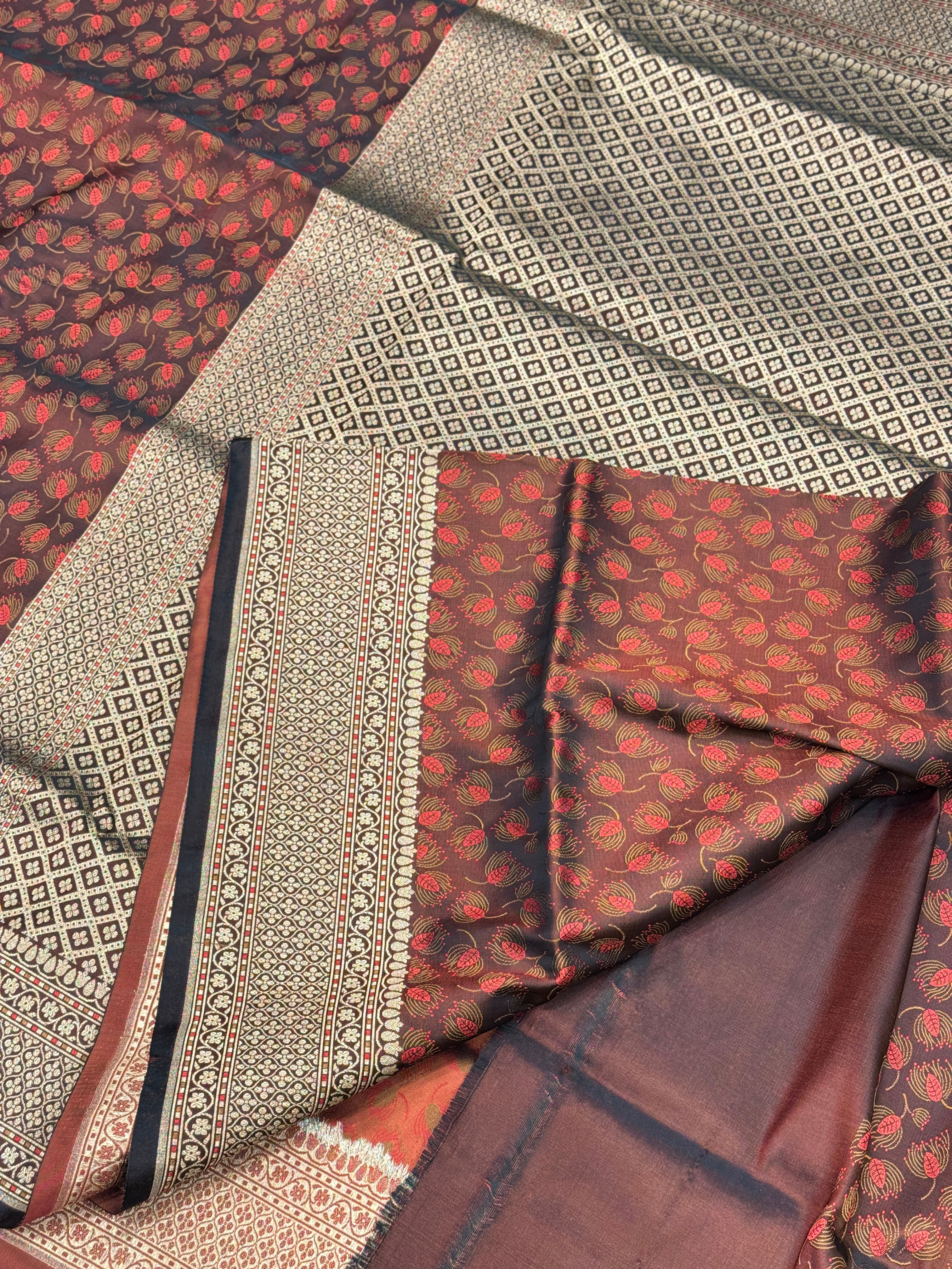 Contemporary Banarasi Mushru Contrast Resham Saree