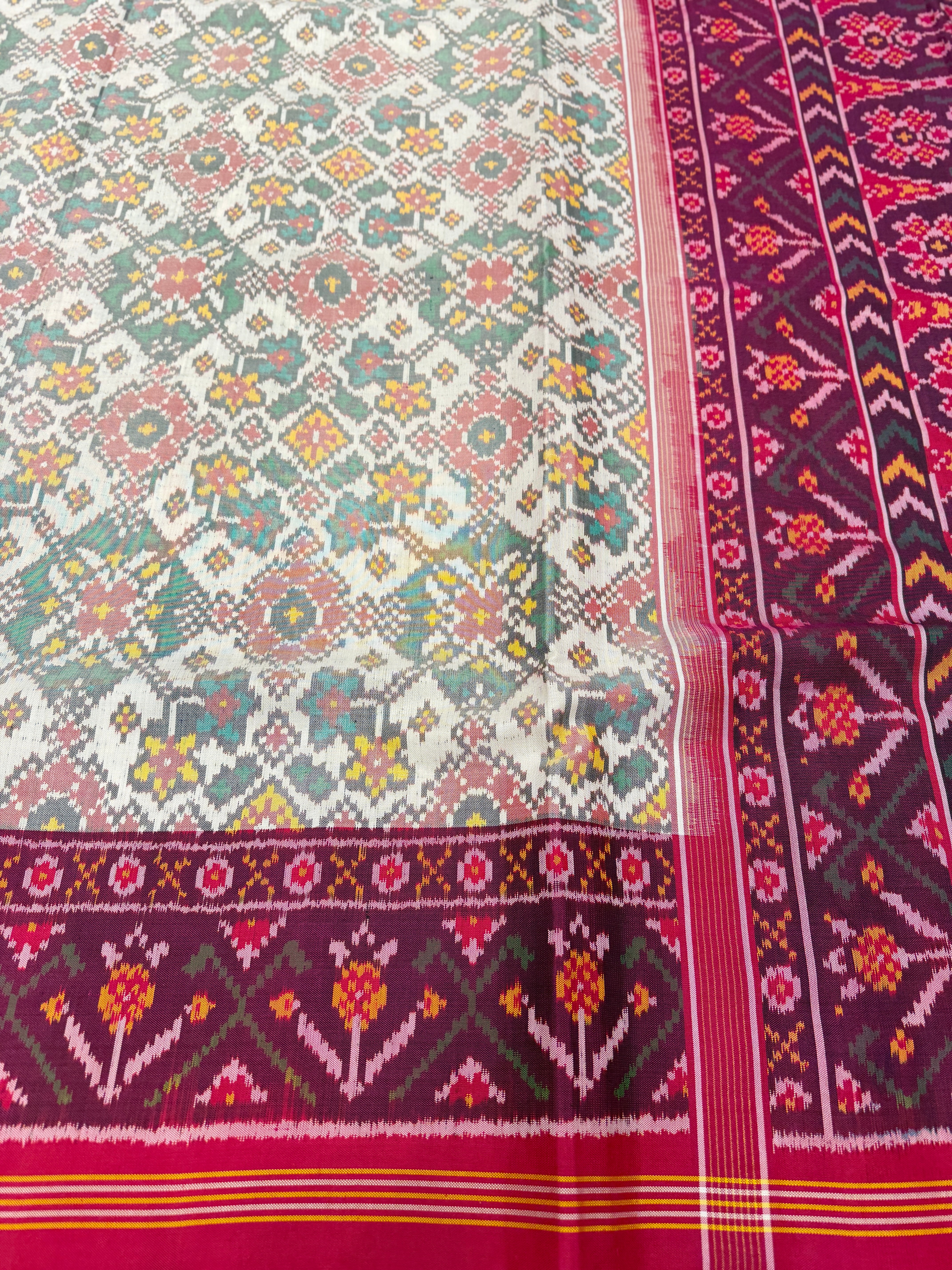 Navratna Moti White Red Handloom Rajot Ikat Patola Silk Saree