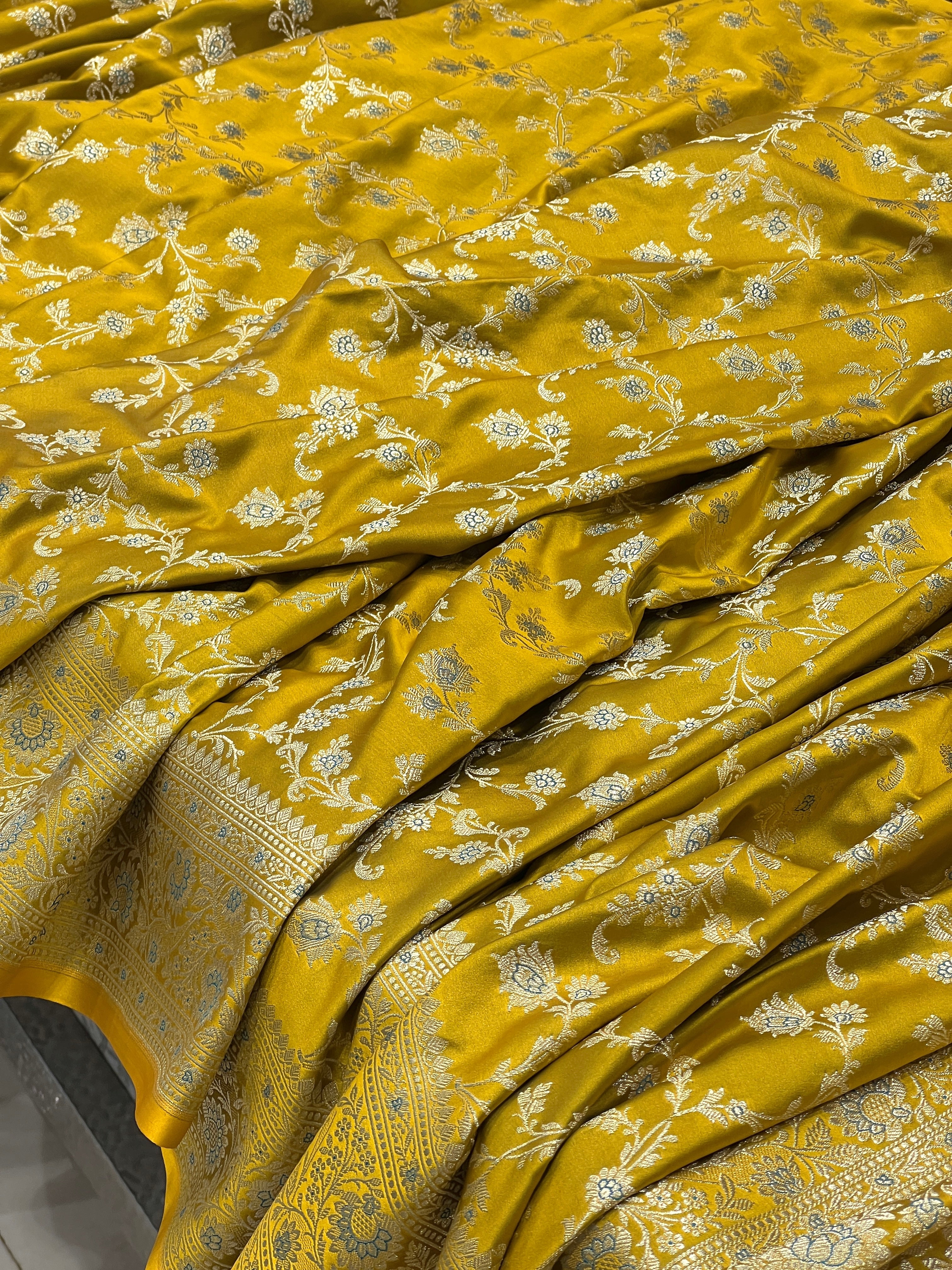 Yellowish Green Banarasi Upside Down Border Saree