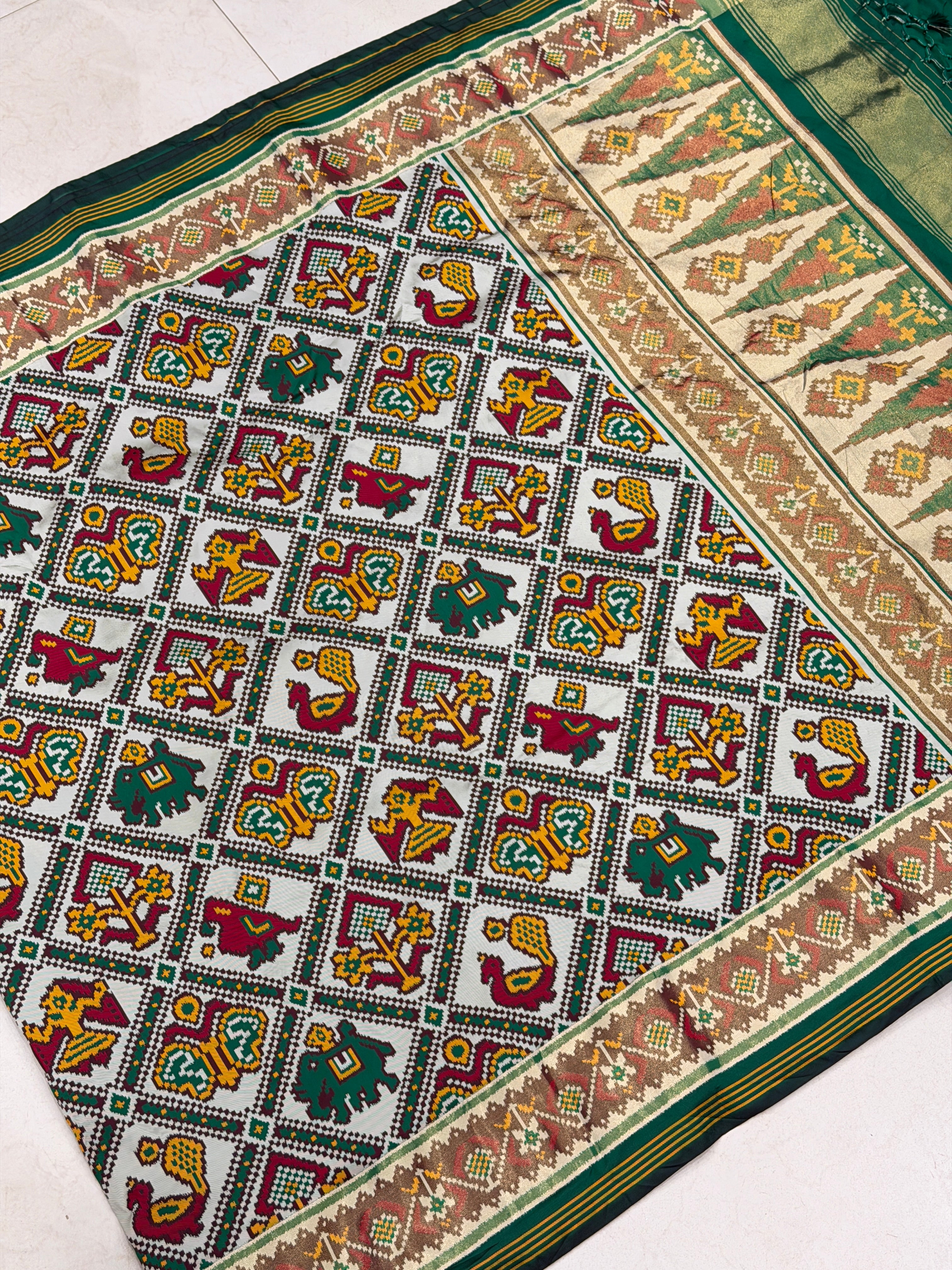 White Green 5 Figure Chabdi Semi Silk Weaved Patan Patola Saree