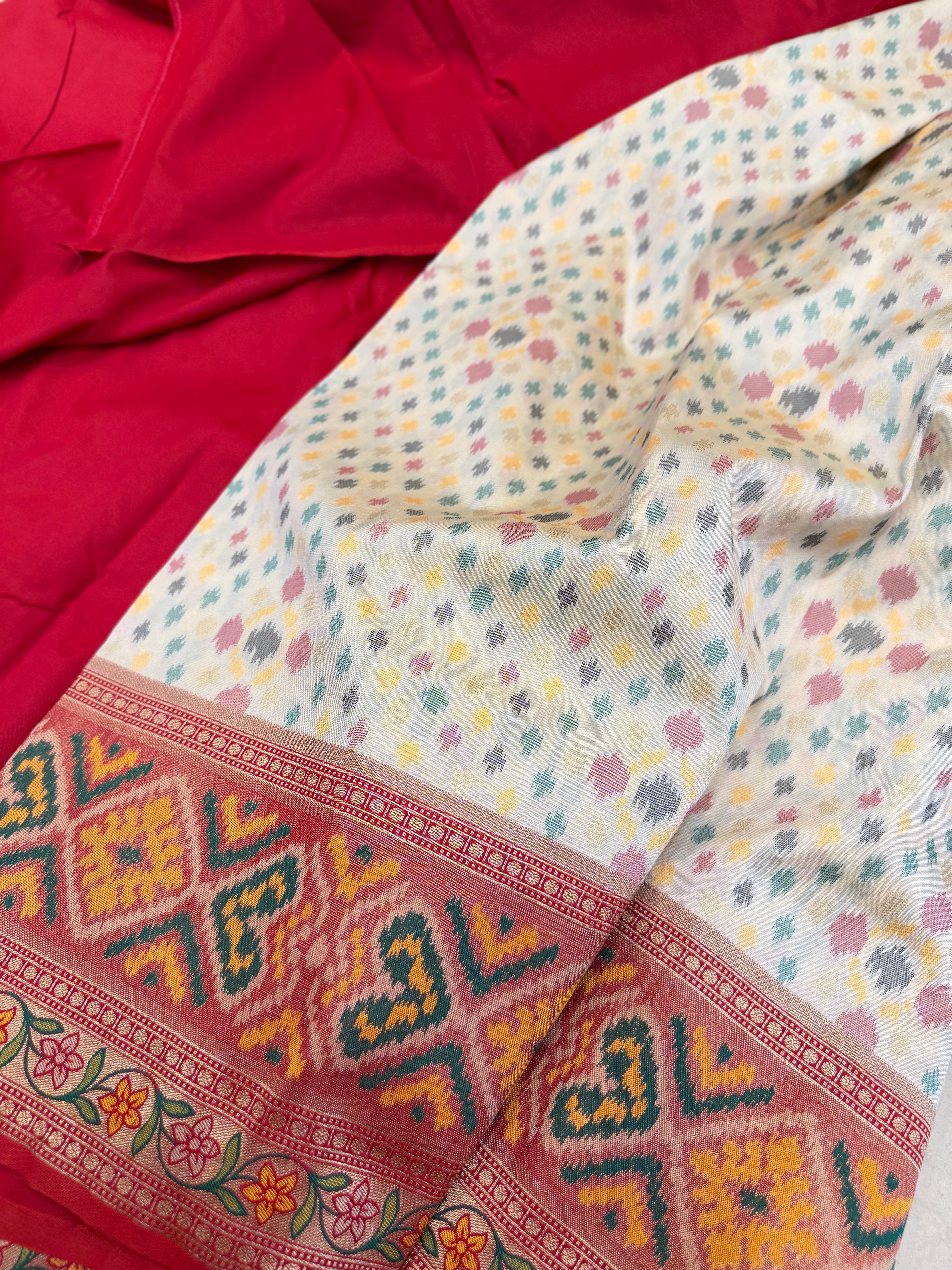 Moti White Red Ikat Patola Banarasi Weaved Small Jaal Saree