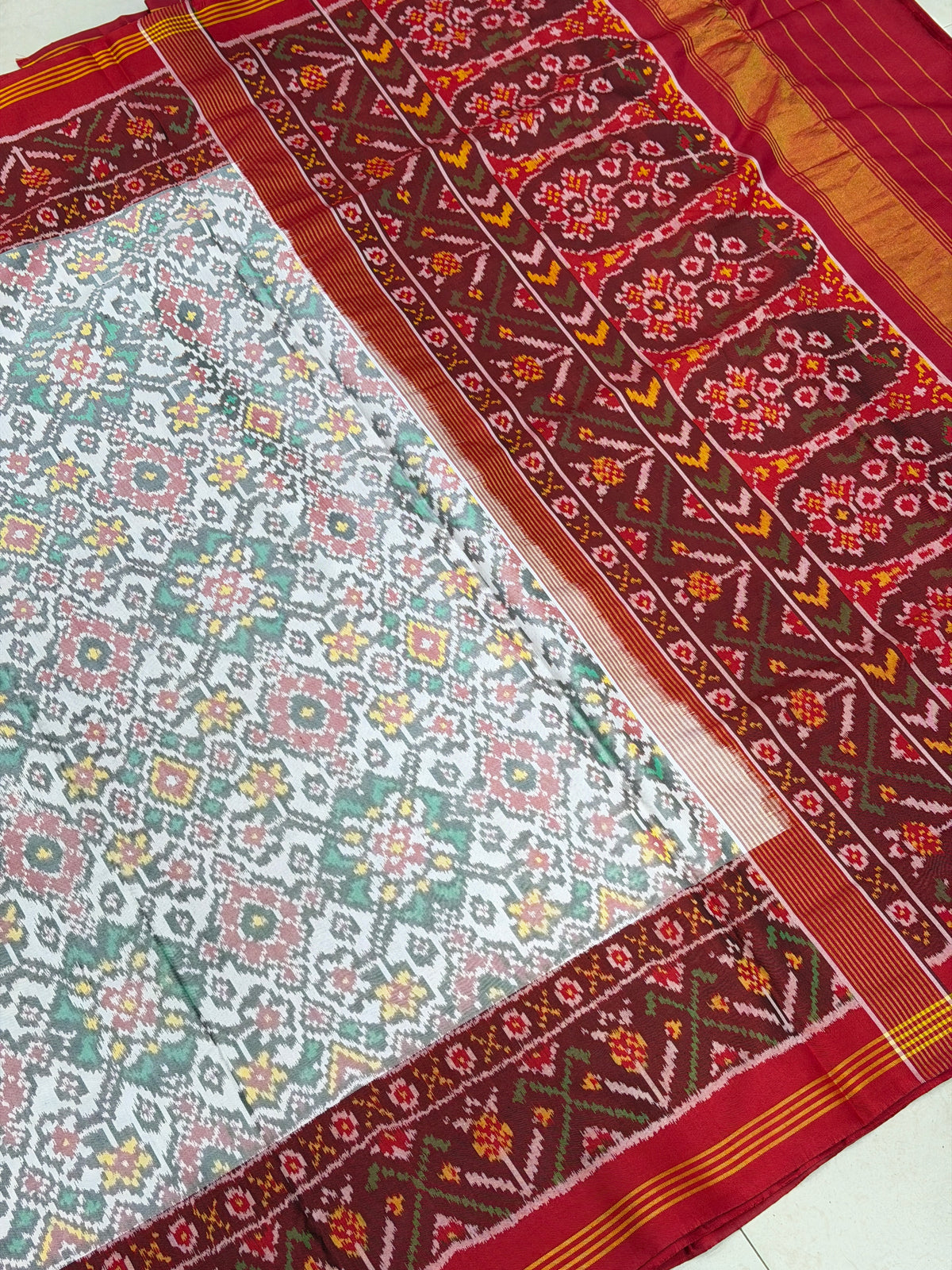 White Red Navratna Patan Patola Handloom Pure Silk Saree