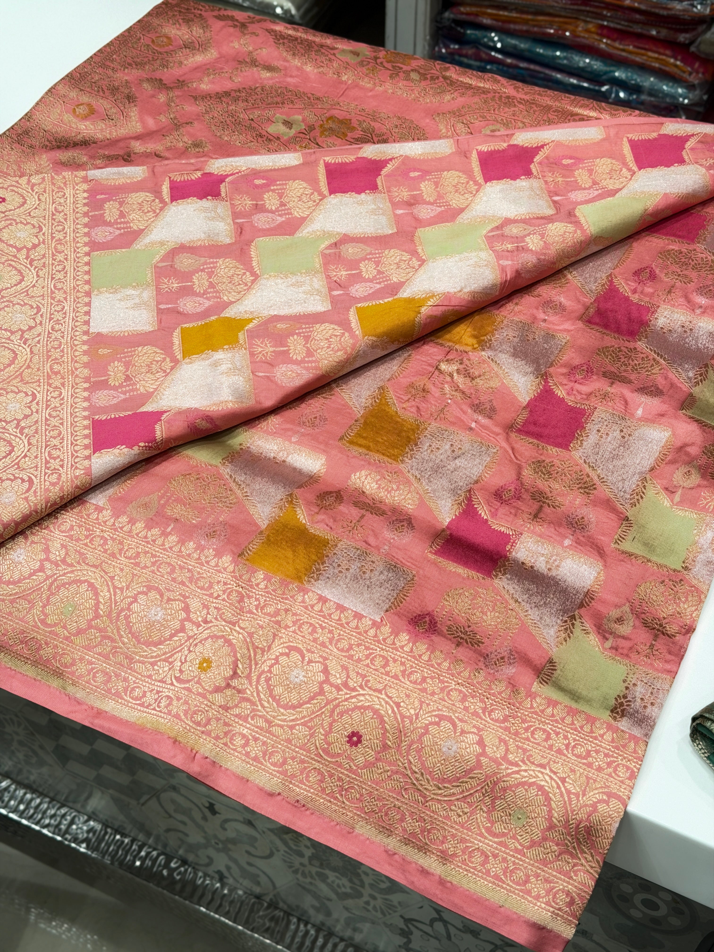 Pink Pastel Handloom Banarasi Rangkat Pure Silk Saree