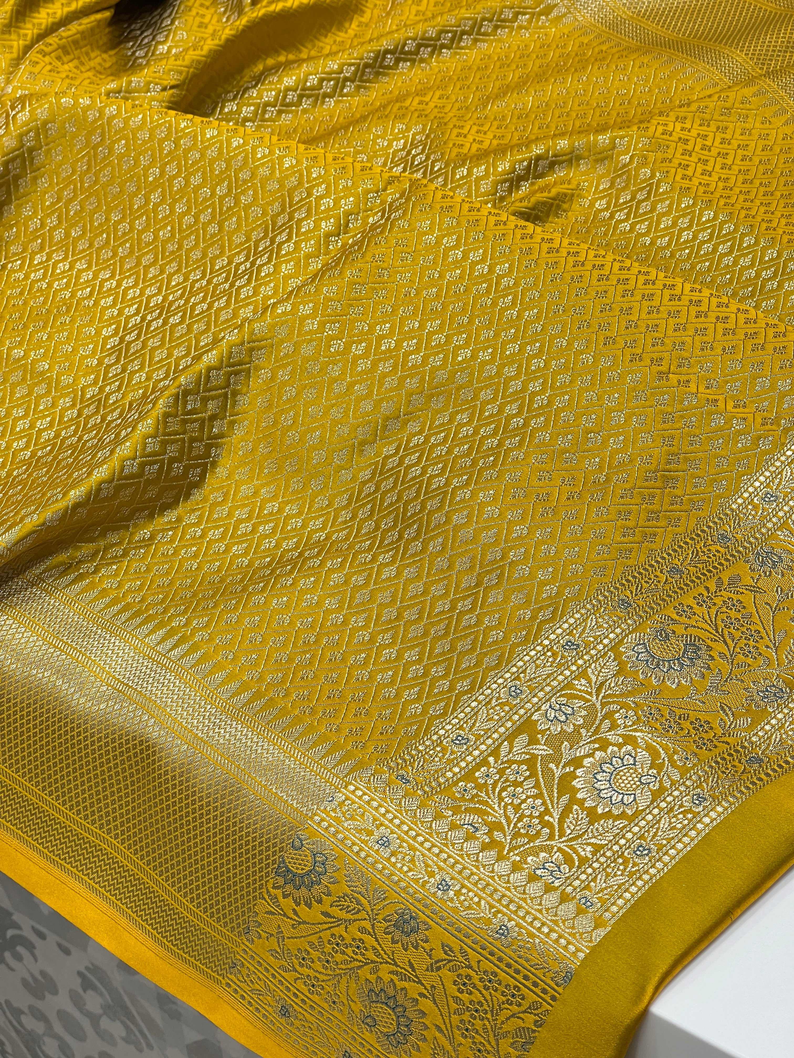 Yellowish Green Banarasi Upside Down Border Saree