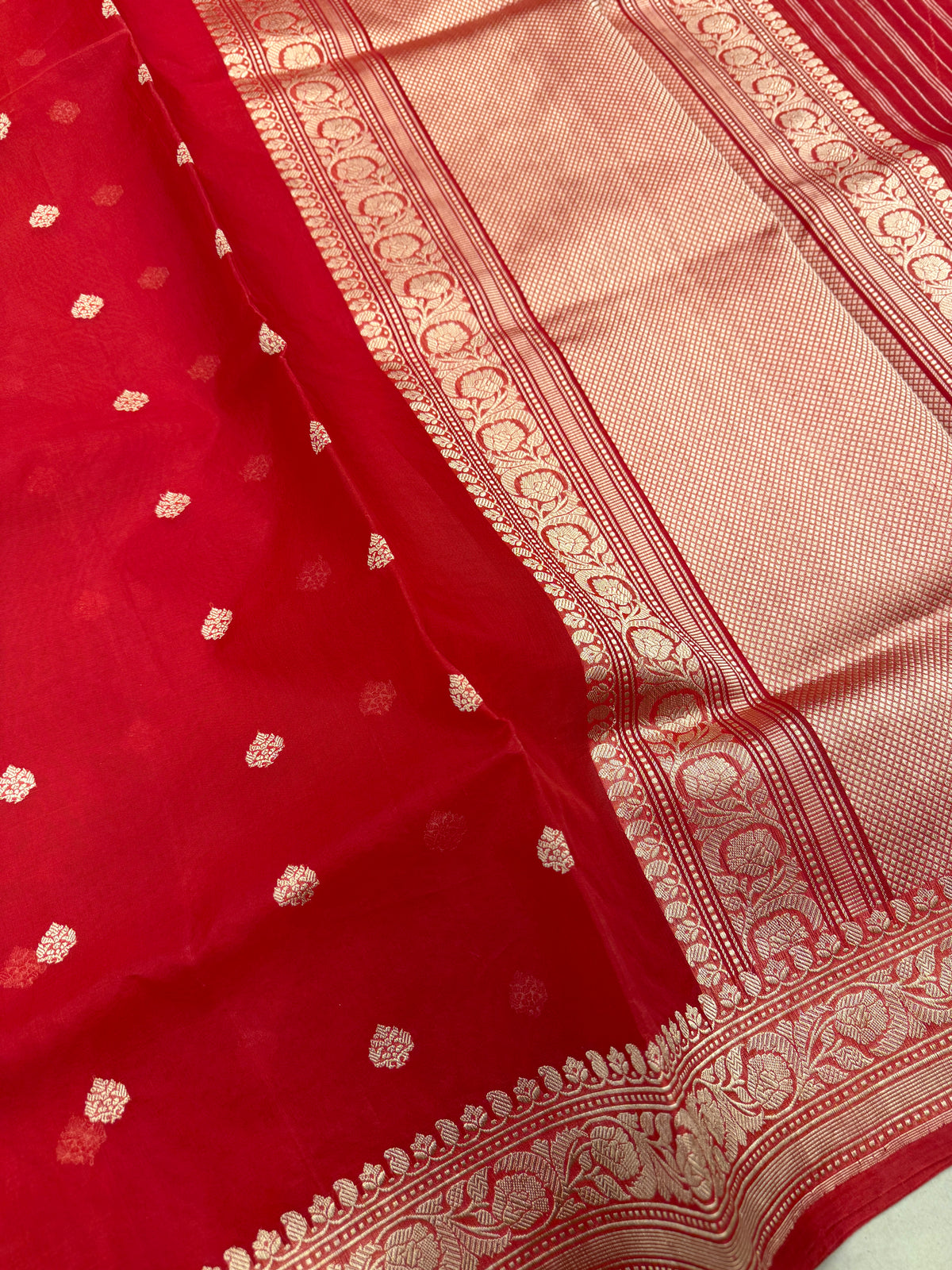Red Kadwa Buttis Handloom Banarasi Kora Silk Saree