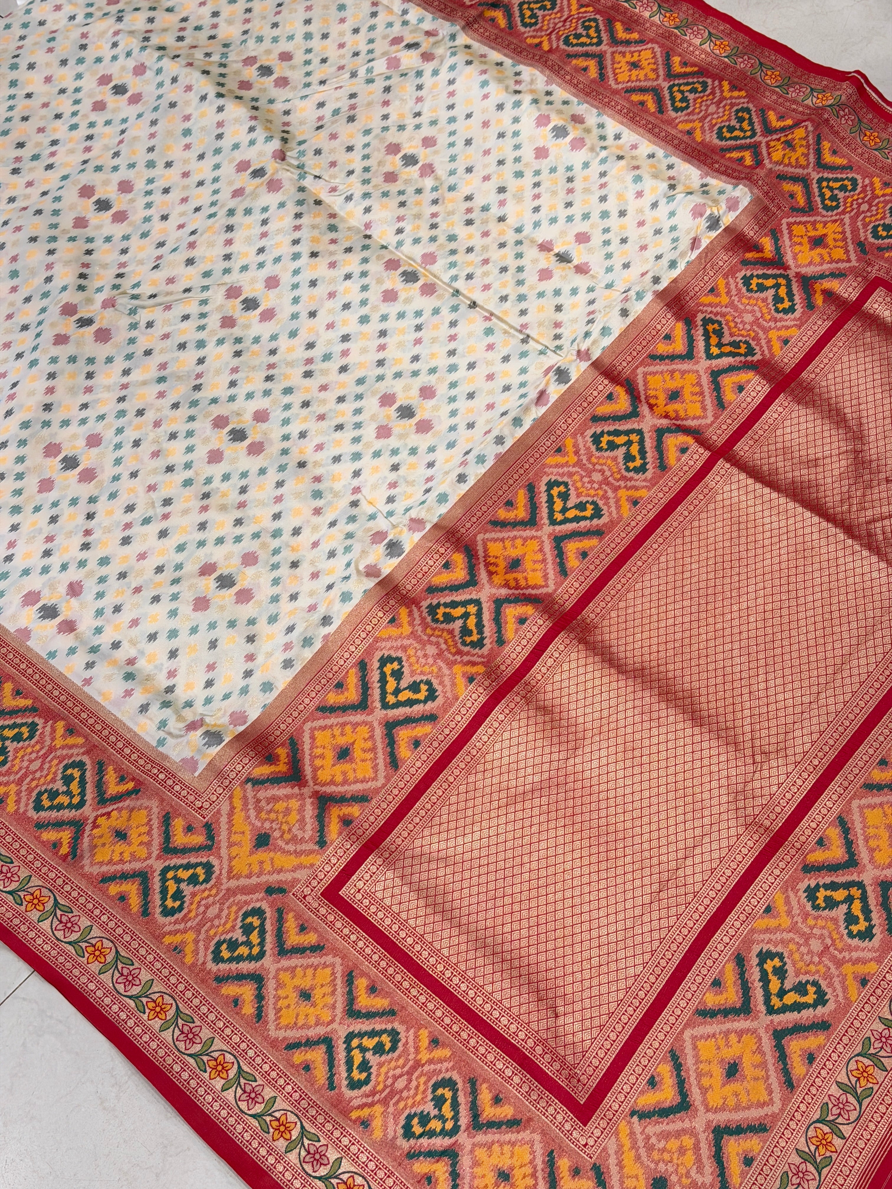 Moti White Red Ikat Patola Banarasi Weaved Small Jaal Saree