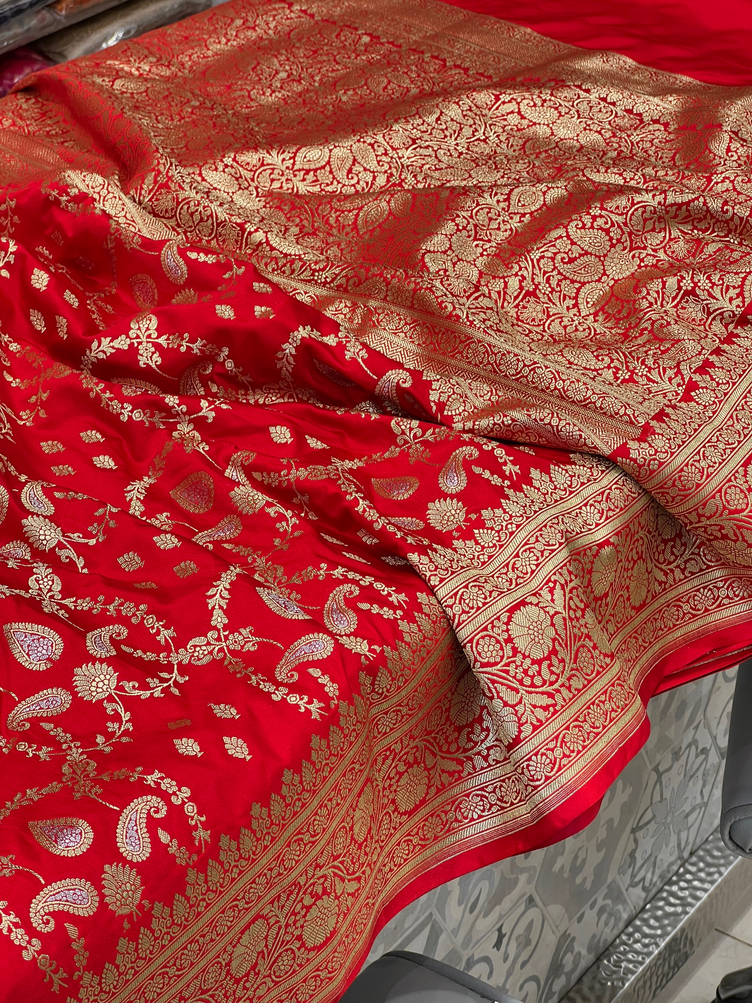 Red Banarasi Sliver Zari Butti Saree