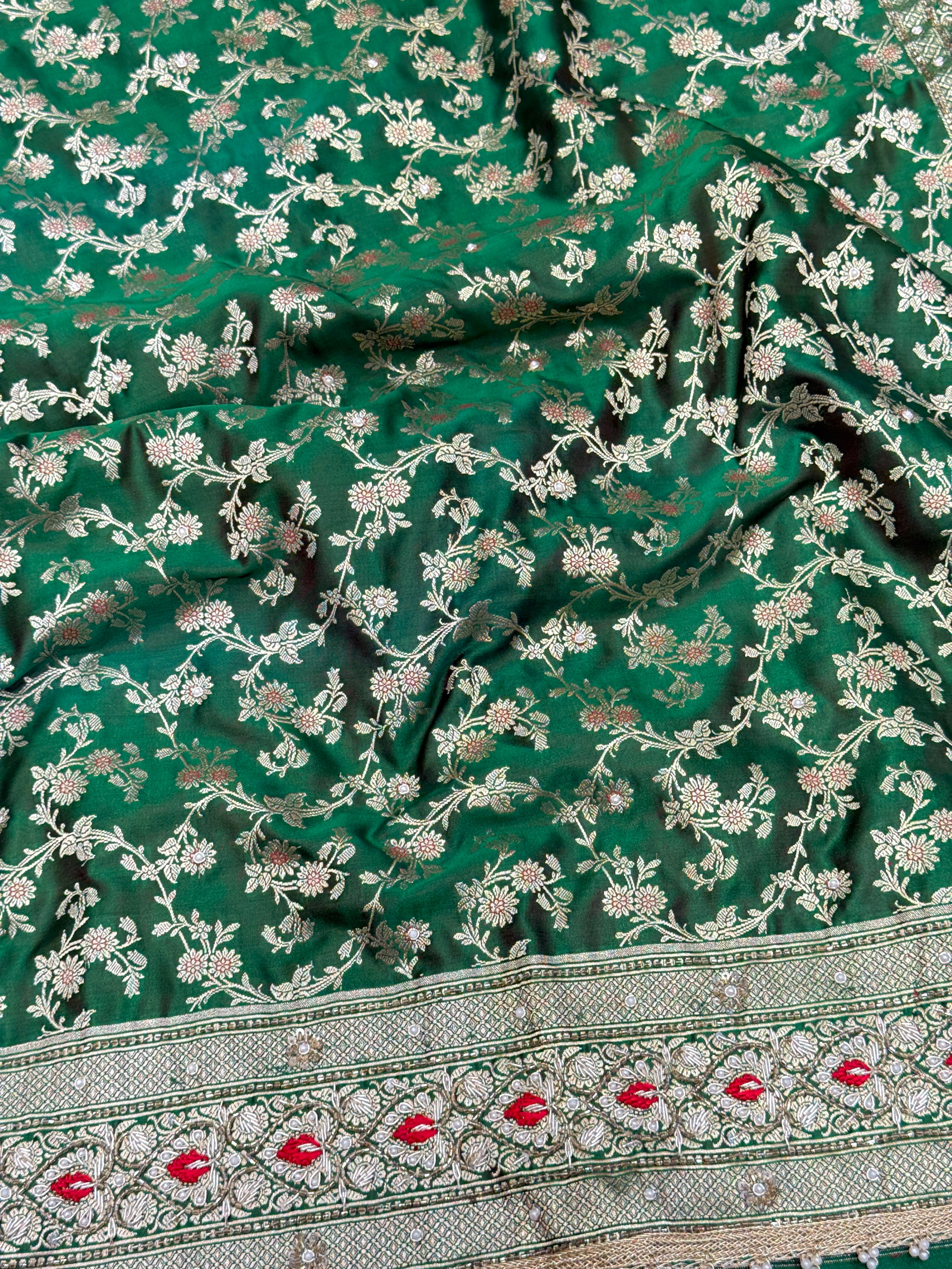 Bottle Green Banarasi Heart Border Contrast Resham Embroidery Saree