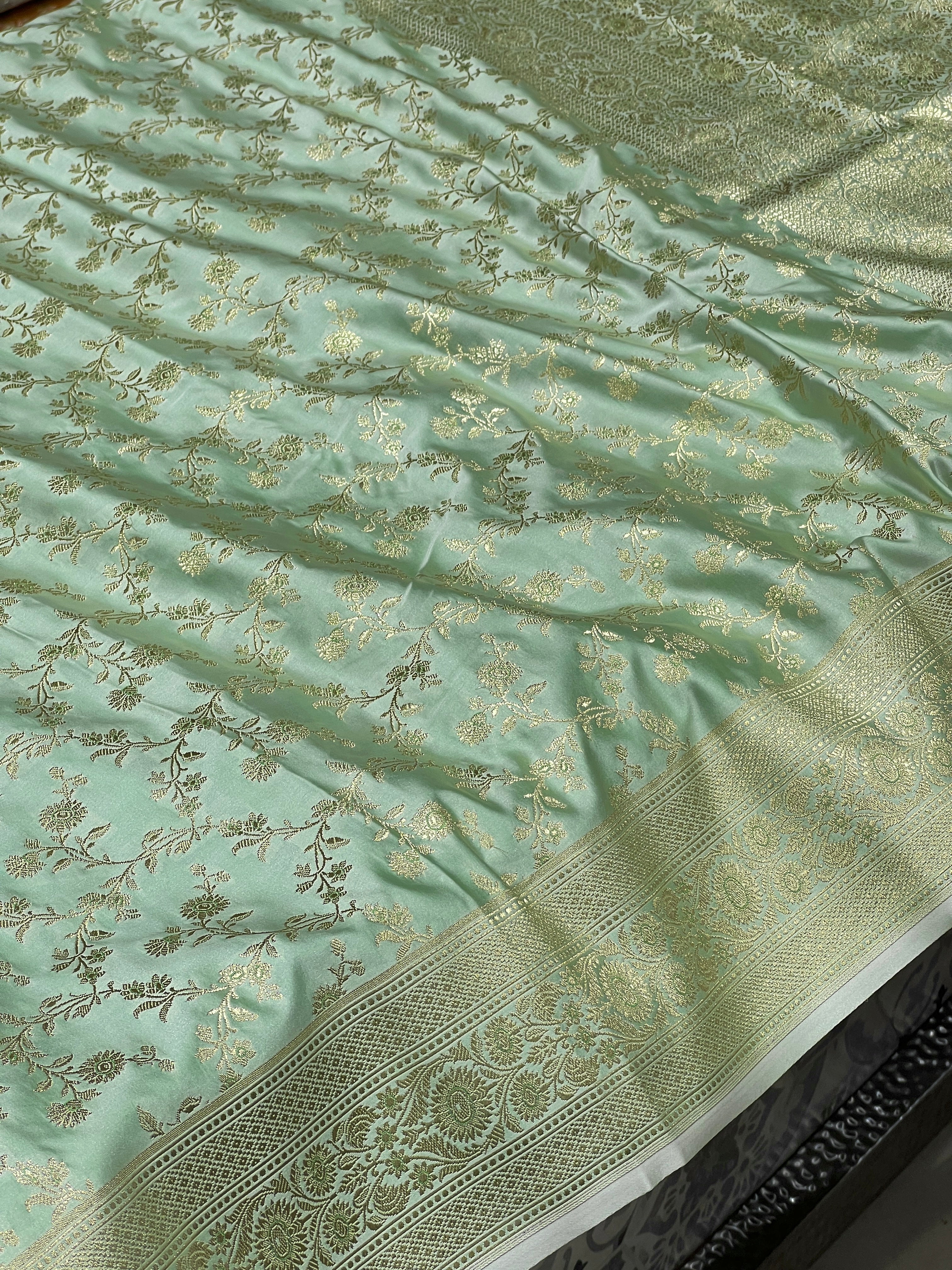 Light Pista Green Banarasi Flower Border Saree