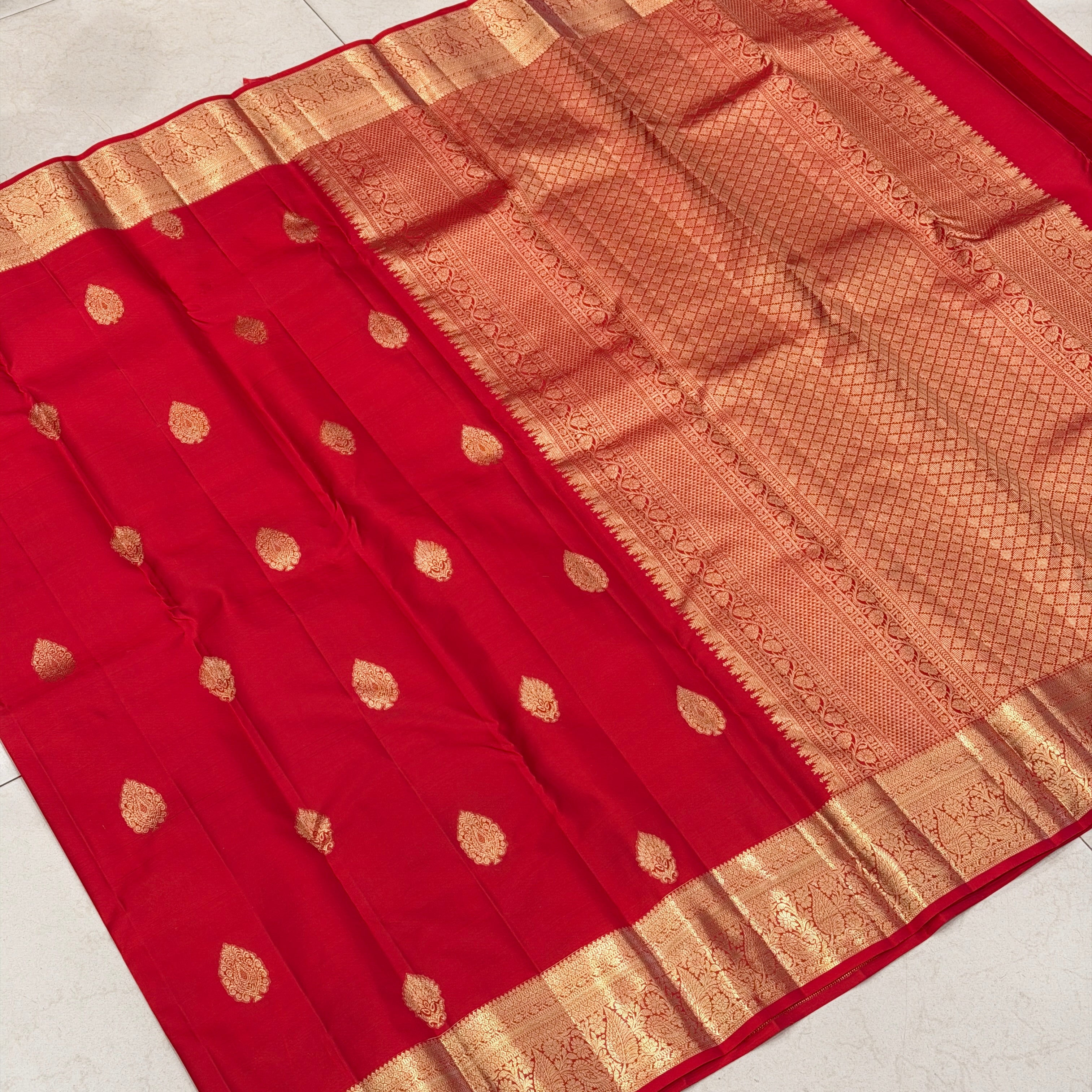 Red Handloom Pure Silk Kanjivaram Traditional Buttas Saree