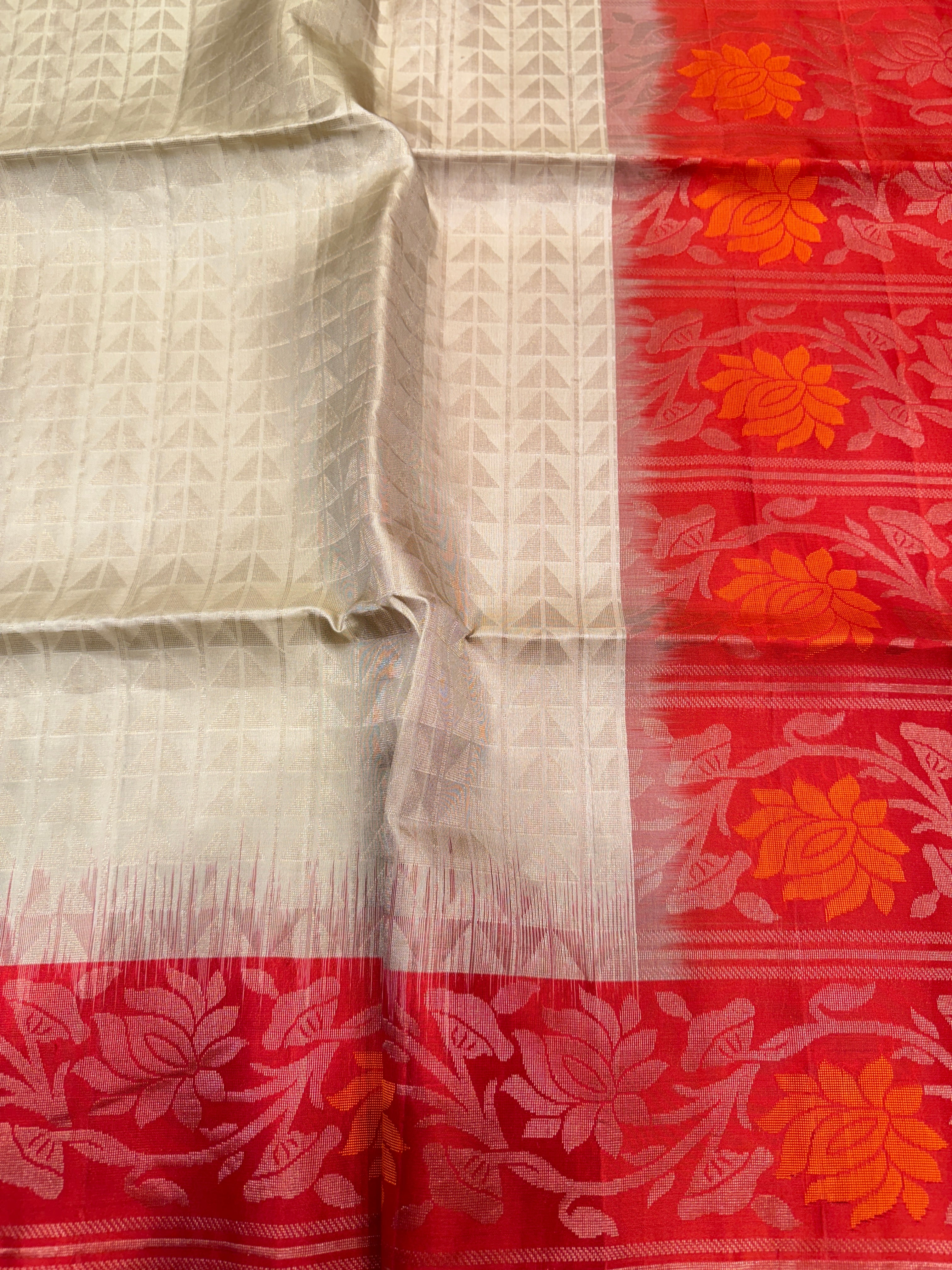 Moti White Red Jaal Pallu Contemporary Handloom Kanchipuram Pure Silk Saree
