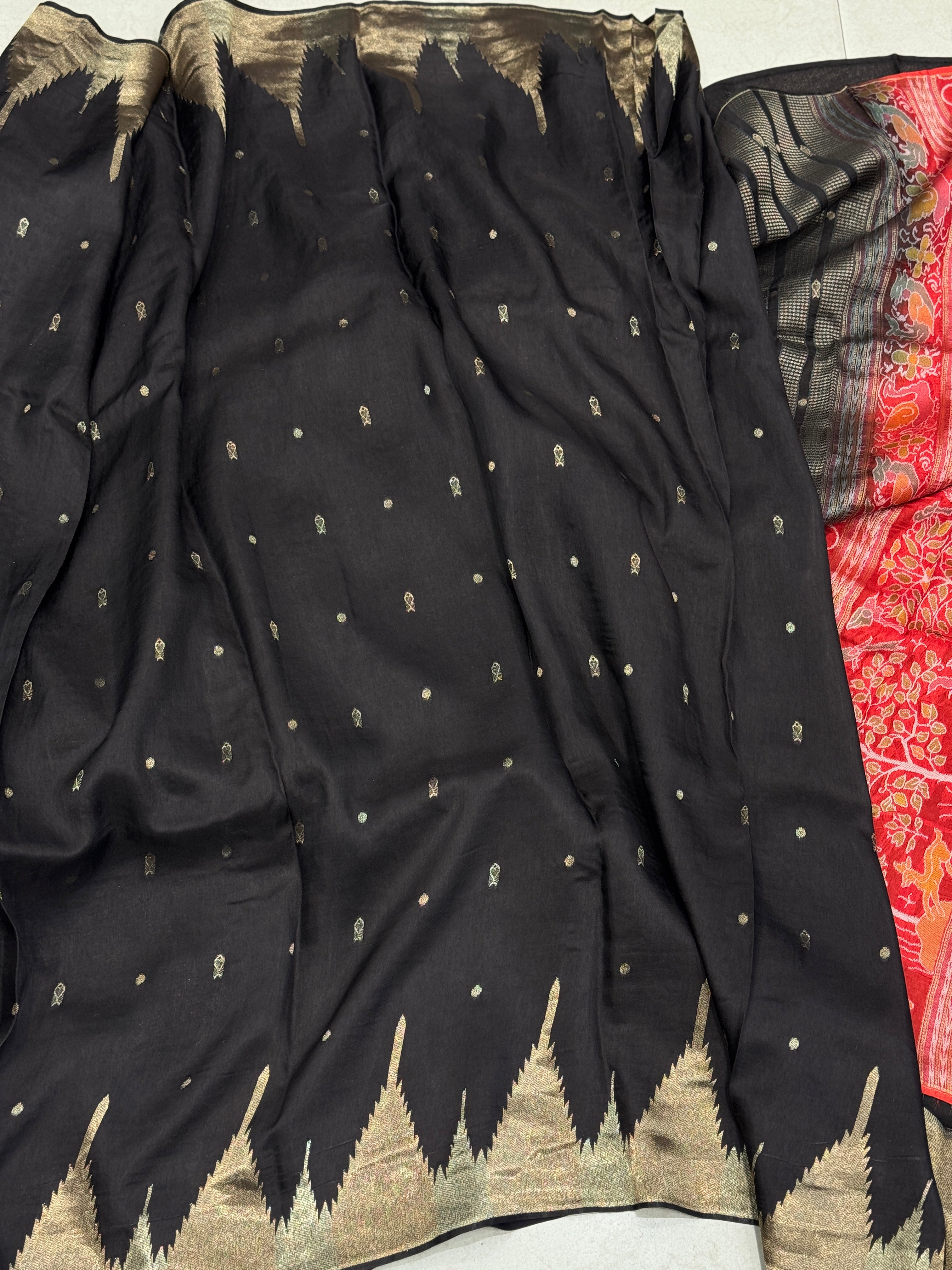 Madhuri Dixit Insired Banarasi Munga Black Red Saree