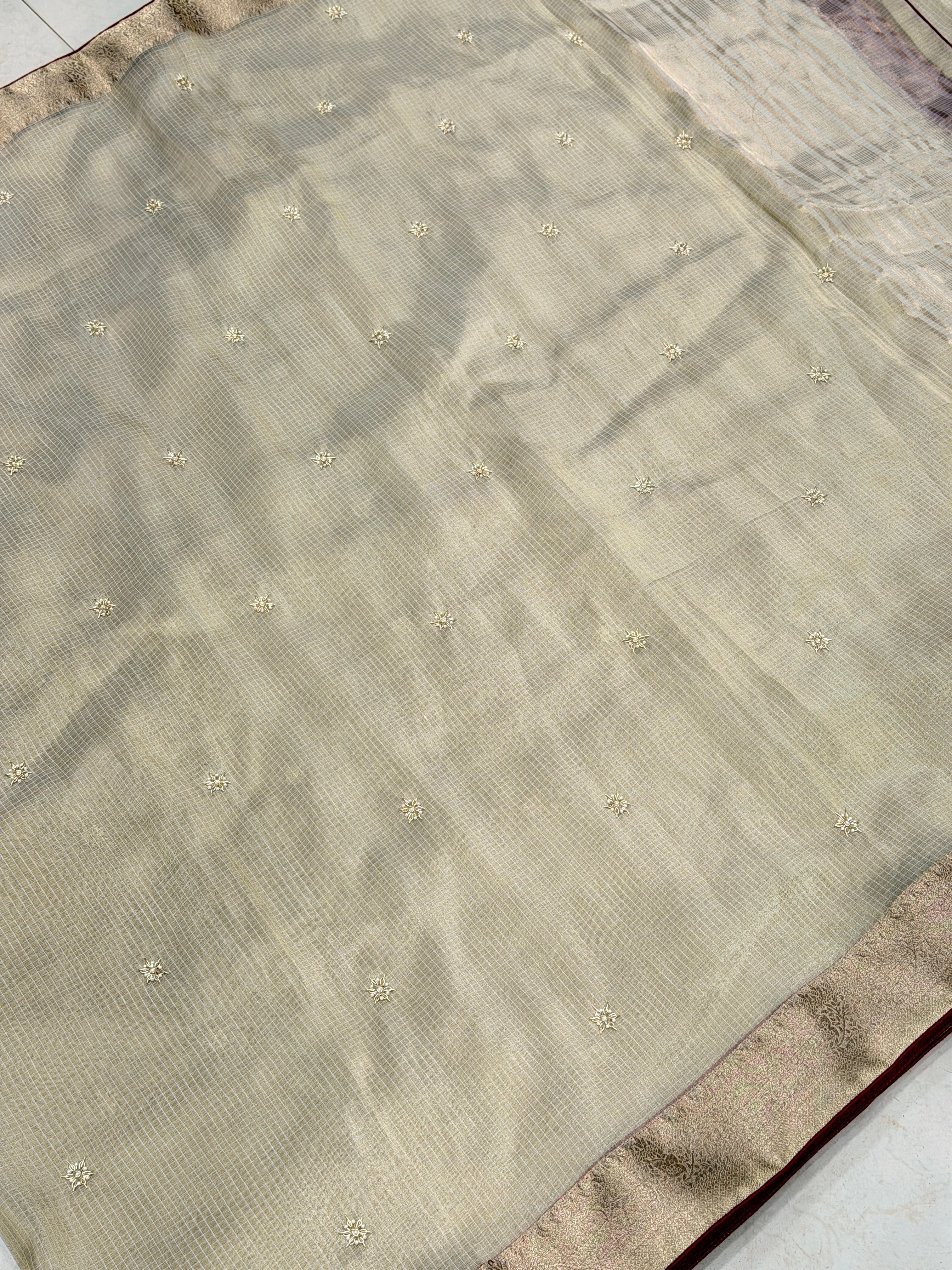 Soft Tissue Sitara Buttis Contrast Blouse Saree