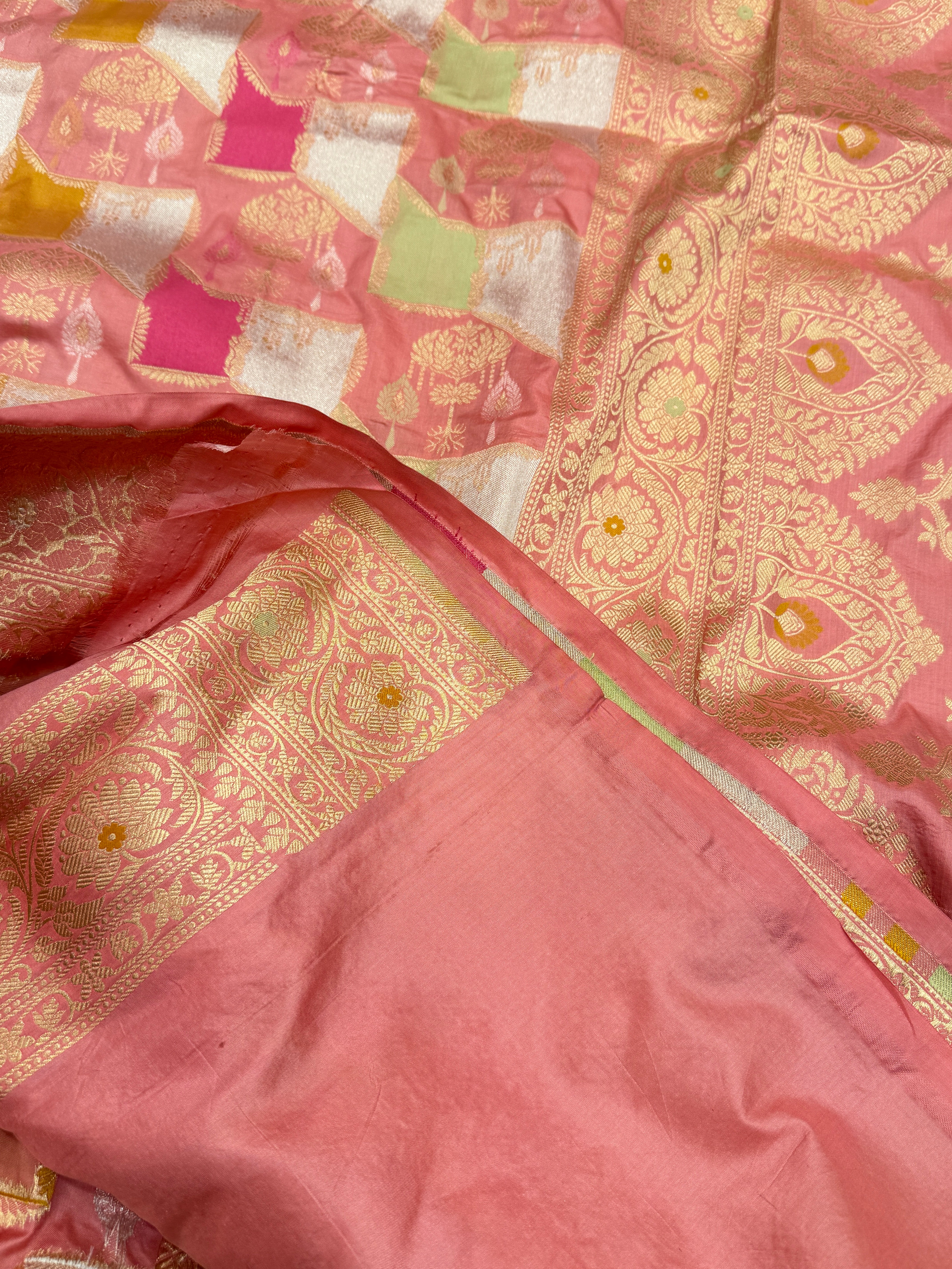 Pink Pastel Handloom Banarasi Rangkat Pure Silk Saree