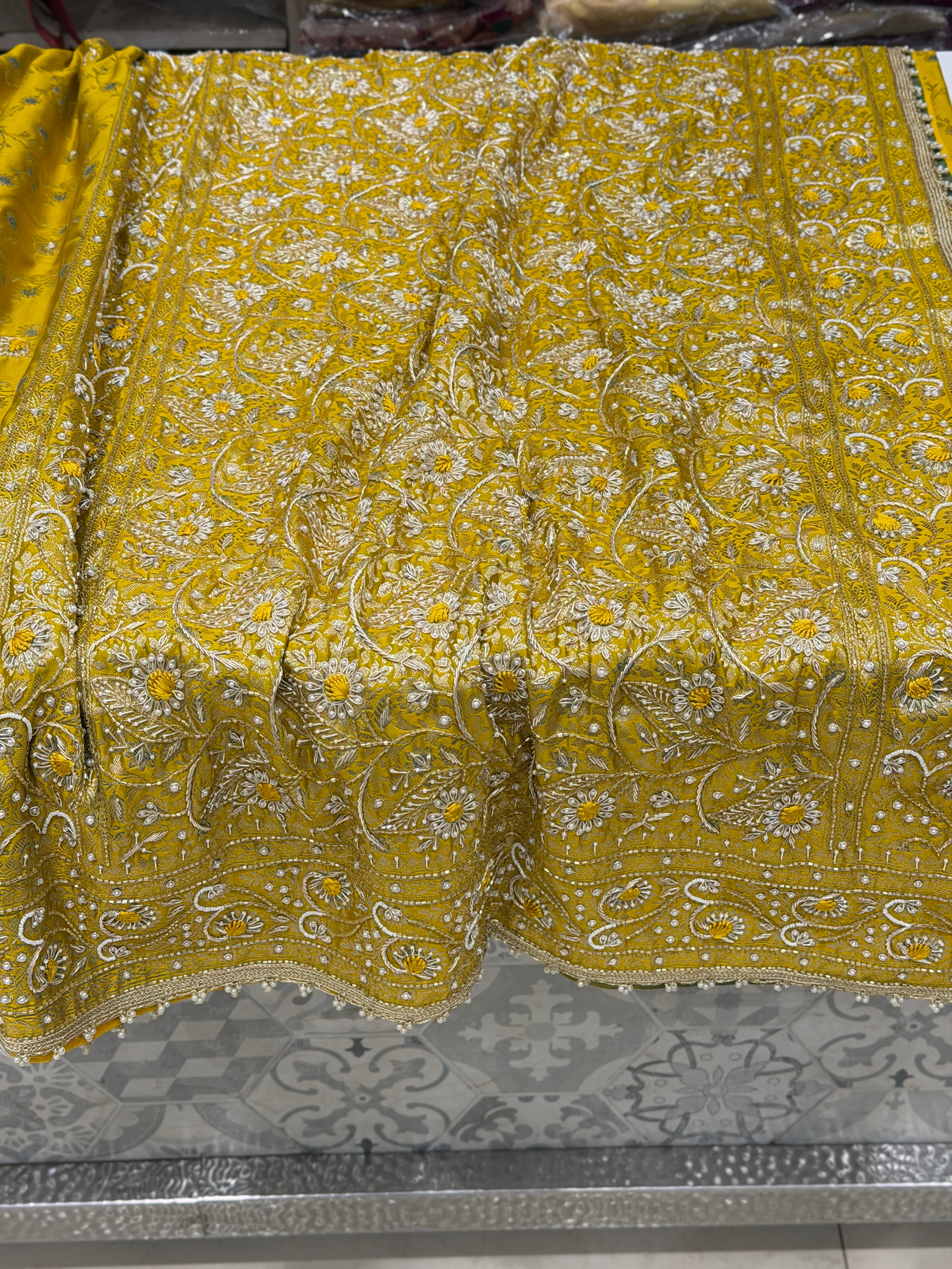 Yellowish Green Banarasi Silk Upside Down Border Resham Embroidery Saree