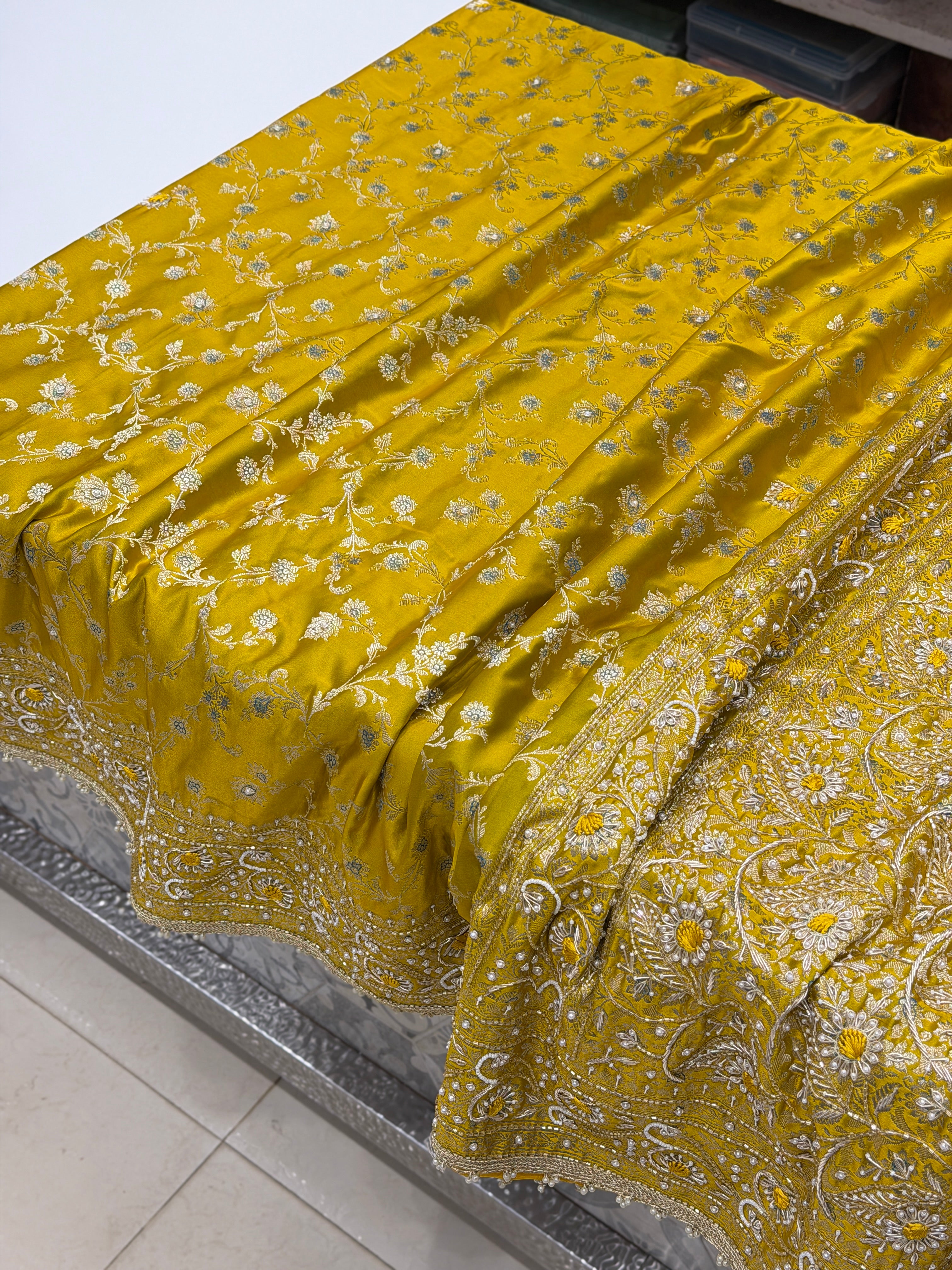 Yellowish Green Banarasi Silk Upside Down Border Resham Embroidery Saree