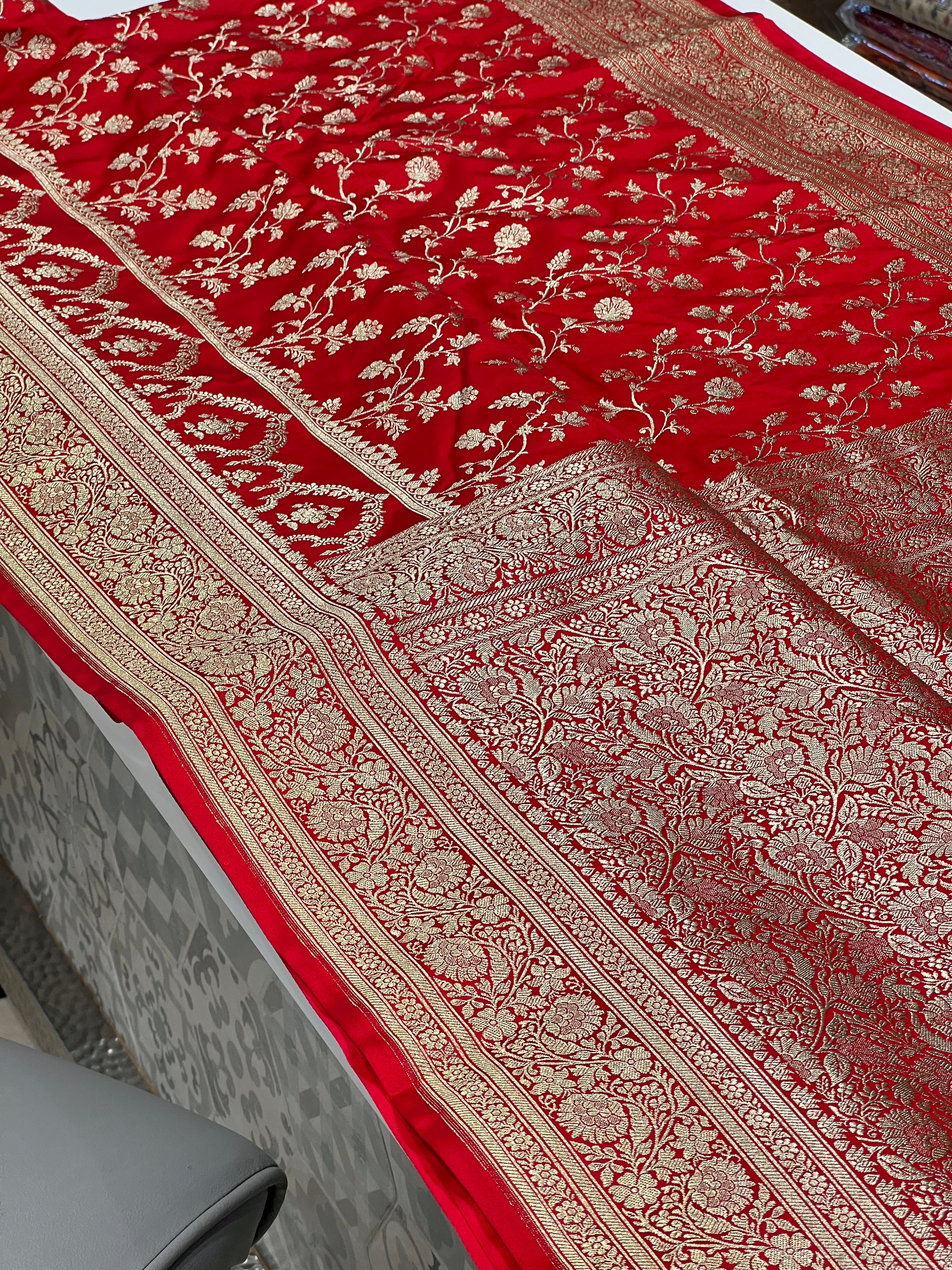 Red Banarasi Silk Crown Border Saree