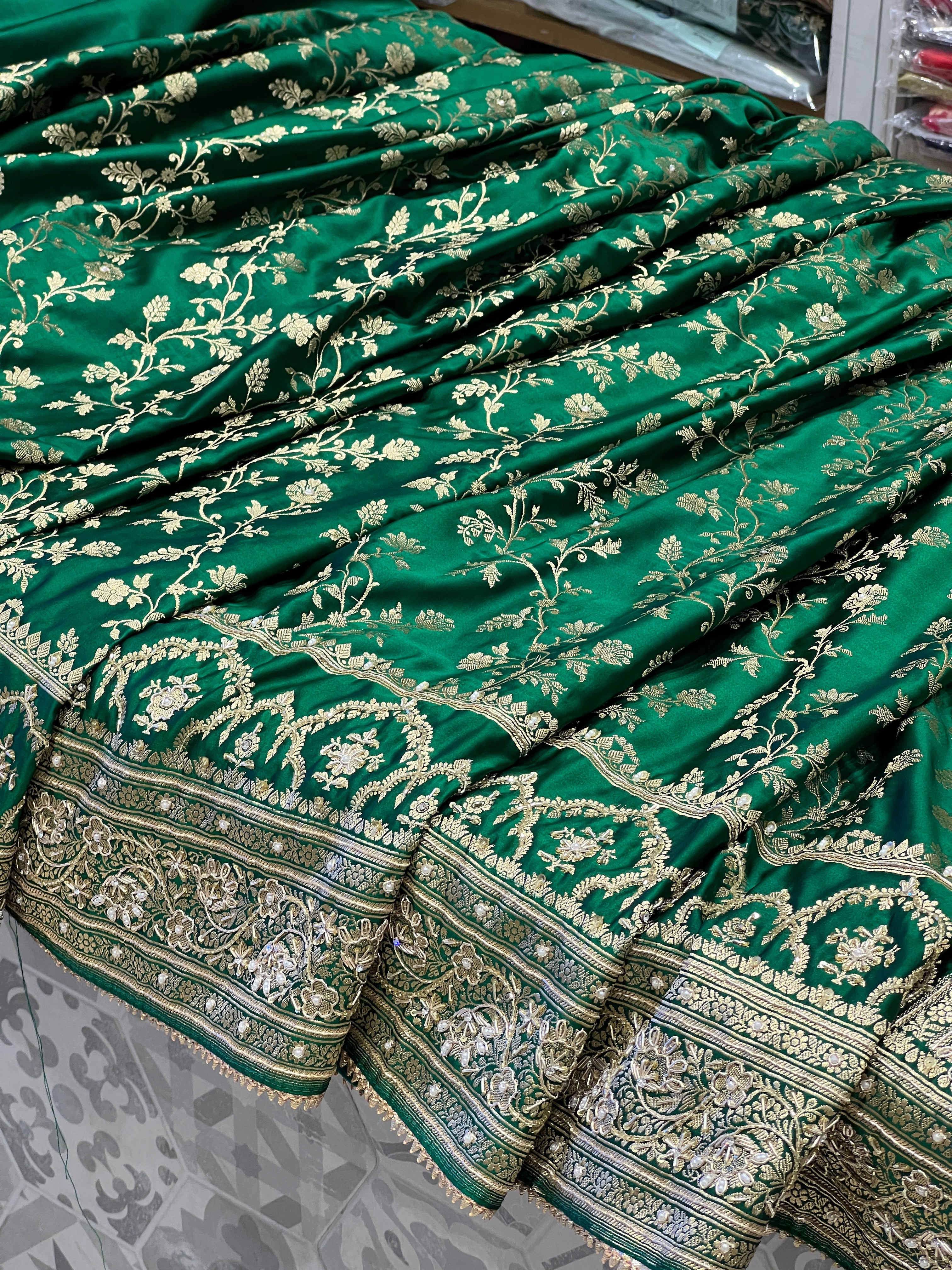 Bottle Green Banarasi Silk Simple Zardosi saree