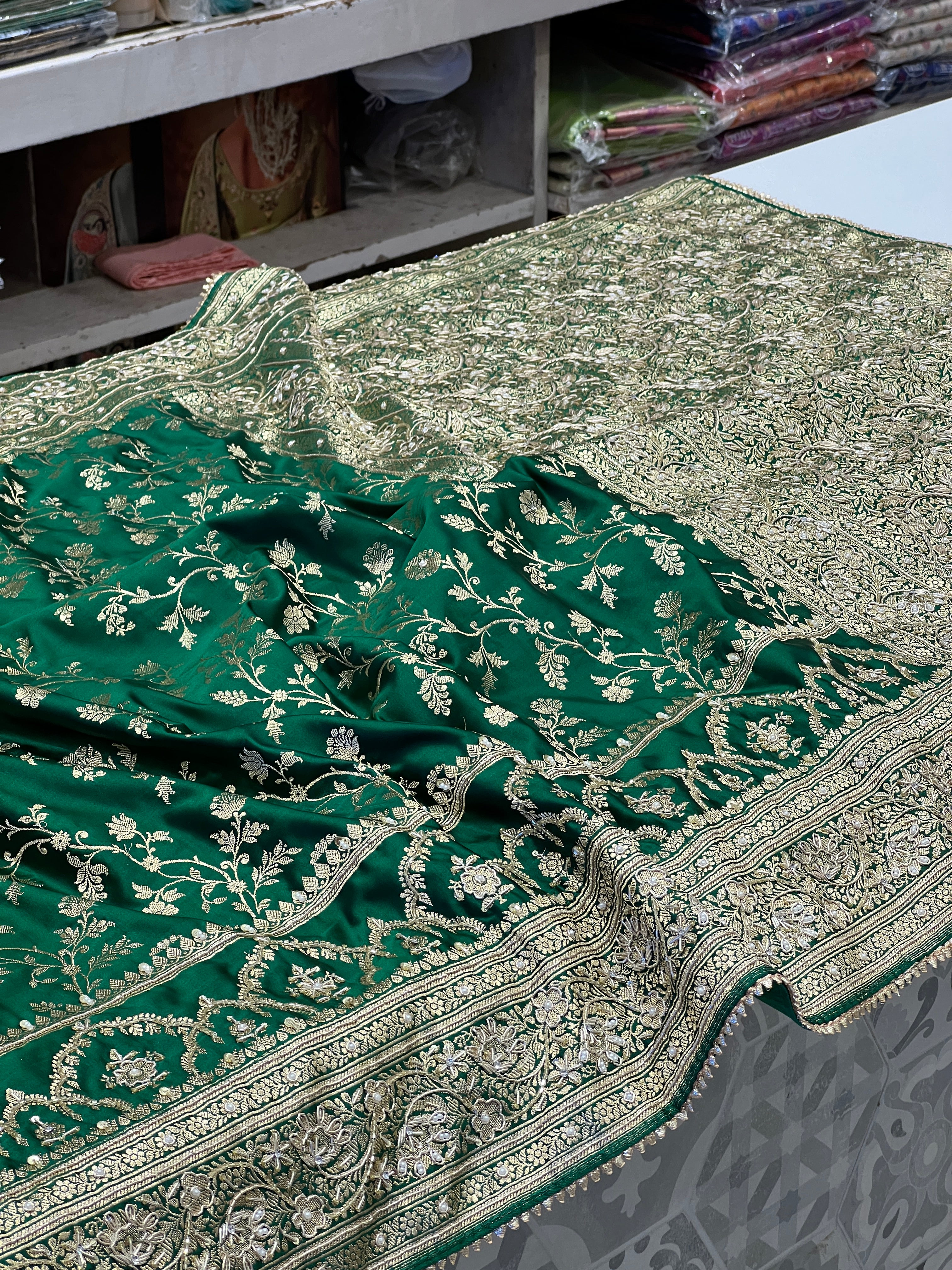 Bottle Green Banarasi Silk Simple Zardosi saree